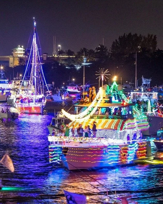 Holiday Boat Parade: Snag a Seat, STAT!