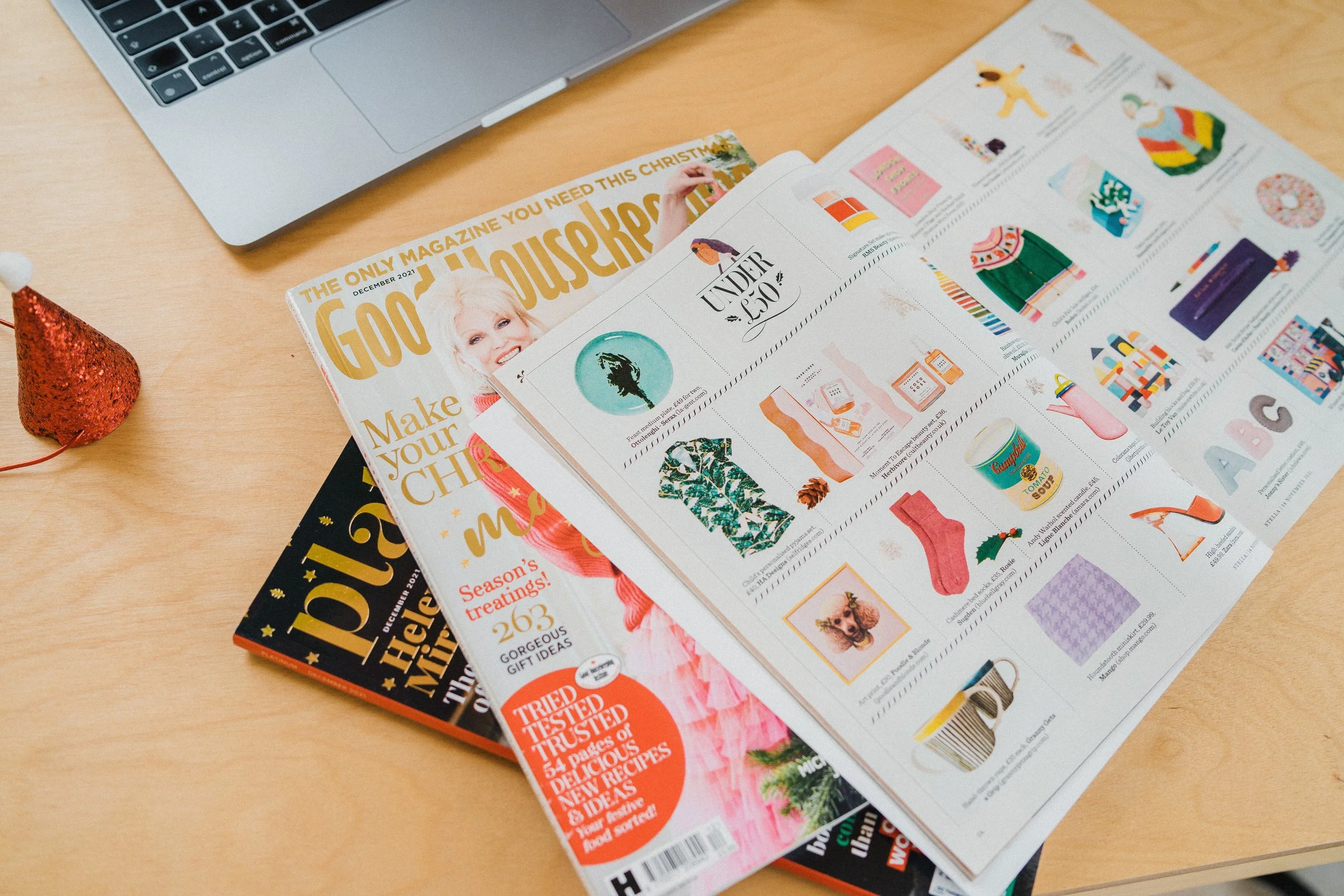 mas graphic introducing the Christmas gift guide pitching tips