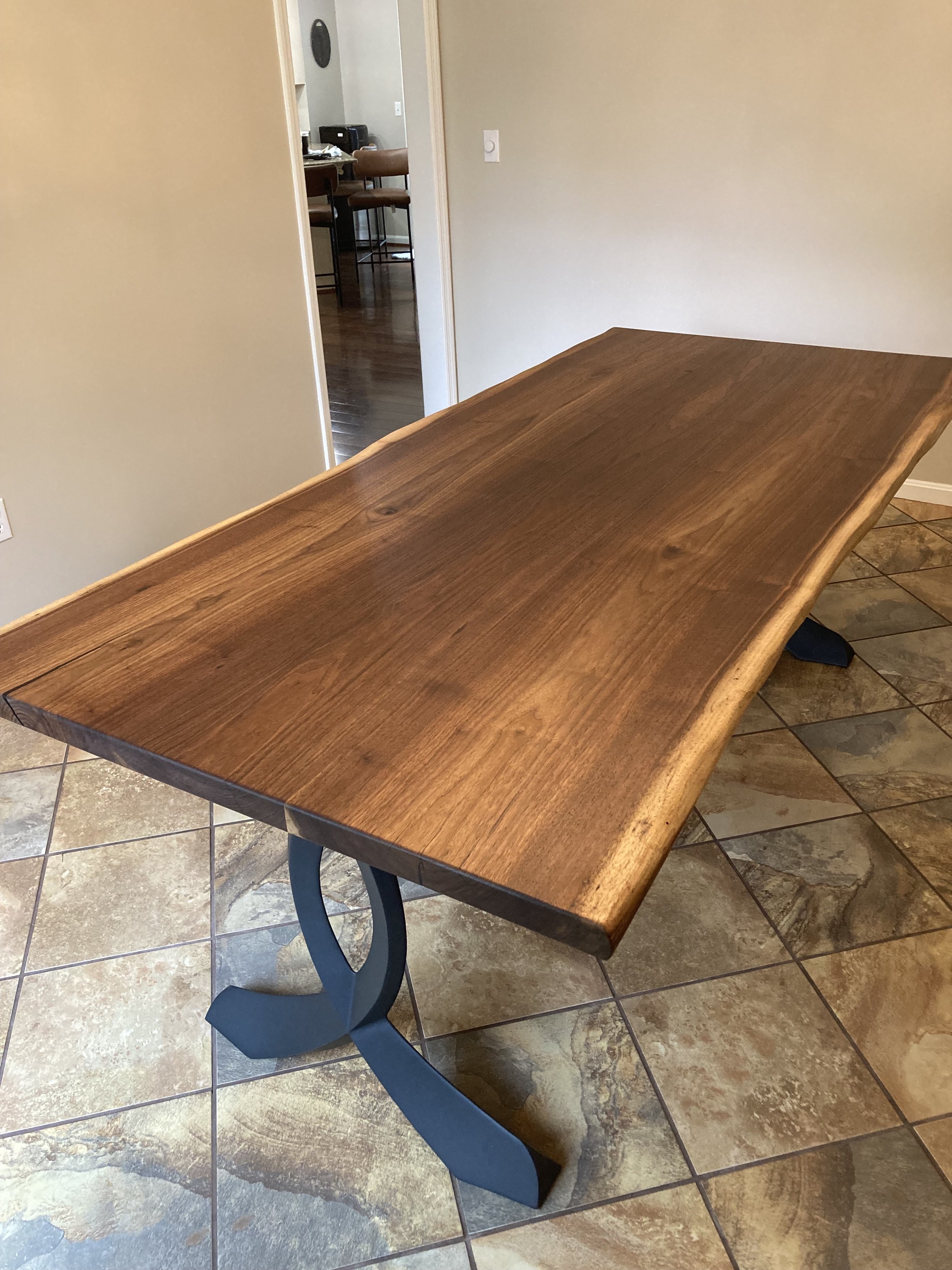 Walnut dinner table with Flowyline metal legs
