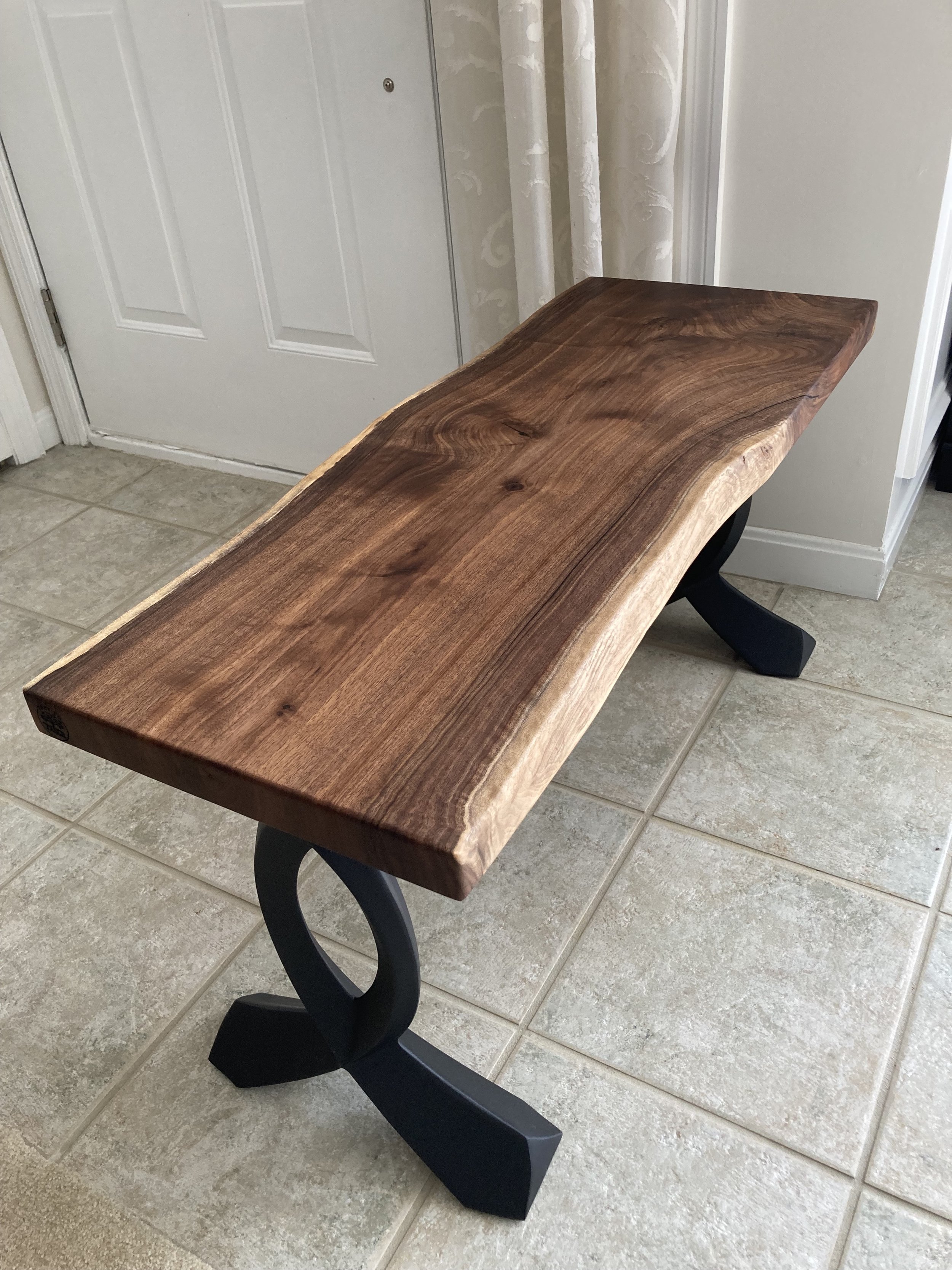 Walnut dinner table with Flowyline metal legs