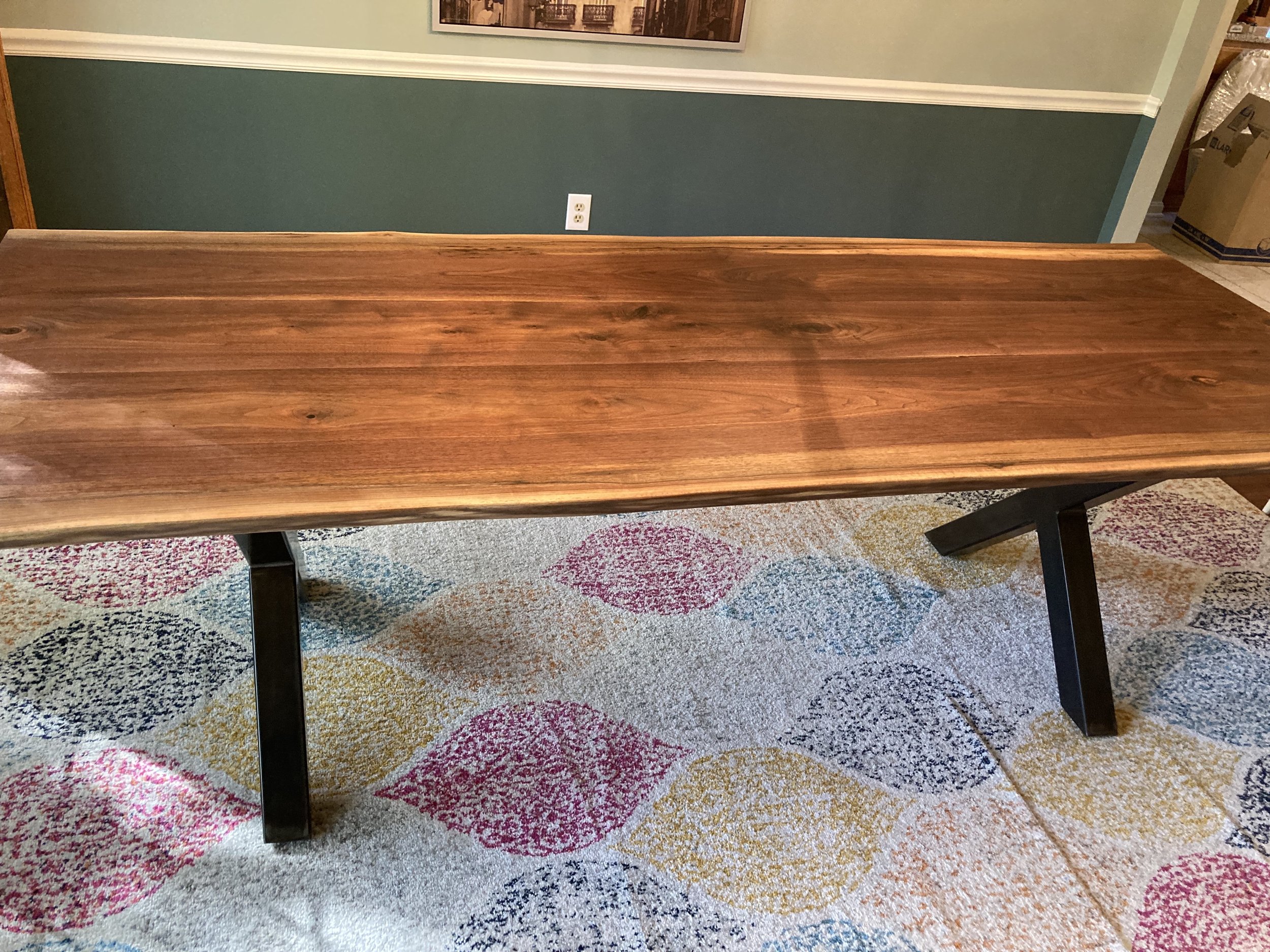 Walnut dinner table with Flowyline metal legs