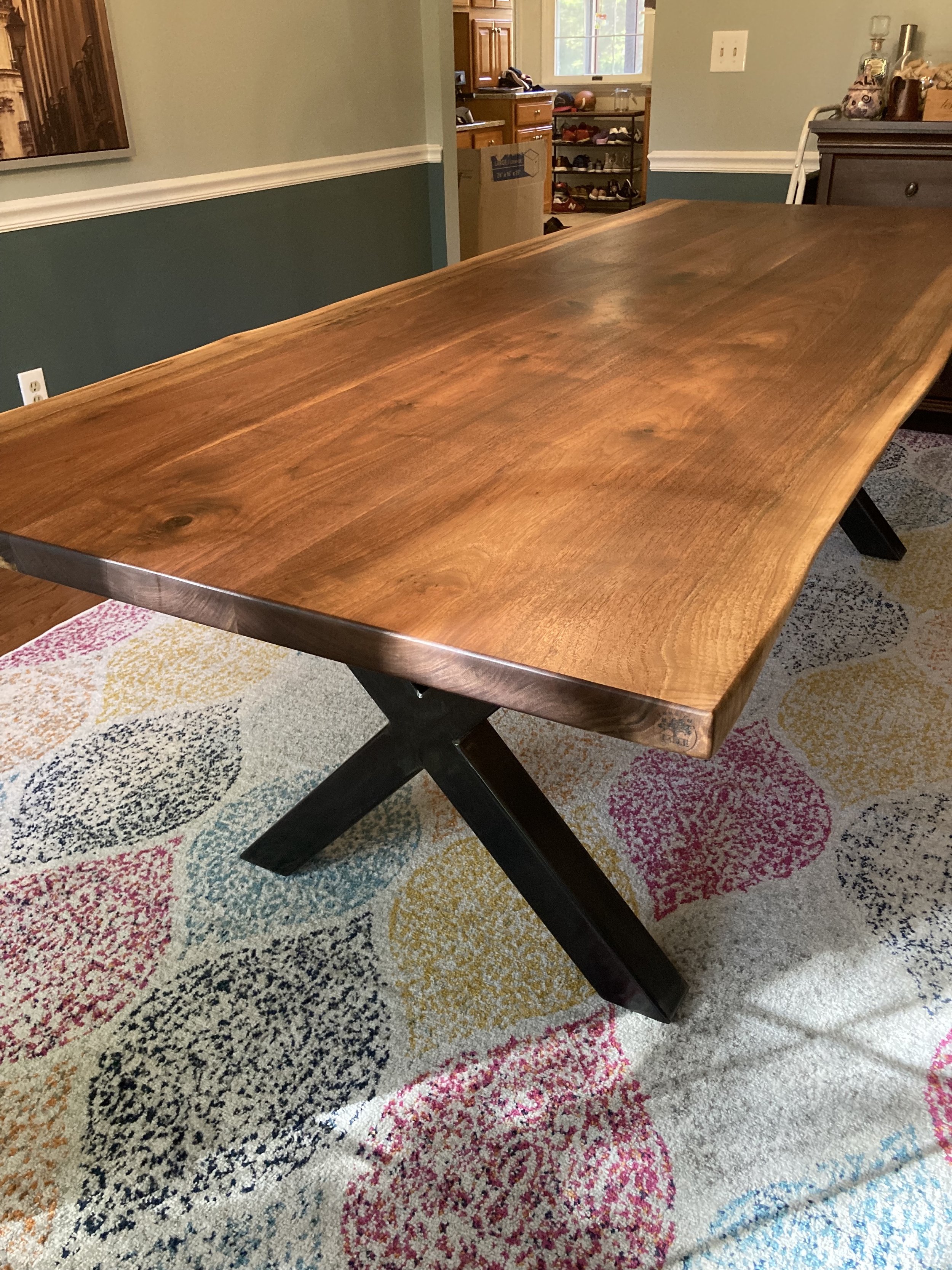 Walnut dinner table with Flowyline metal legs