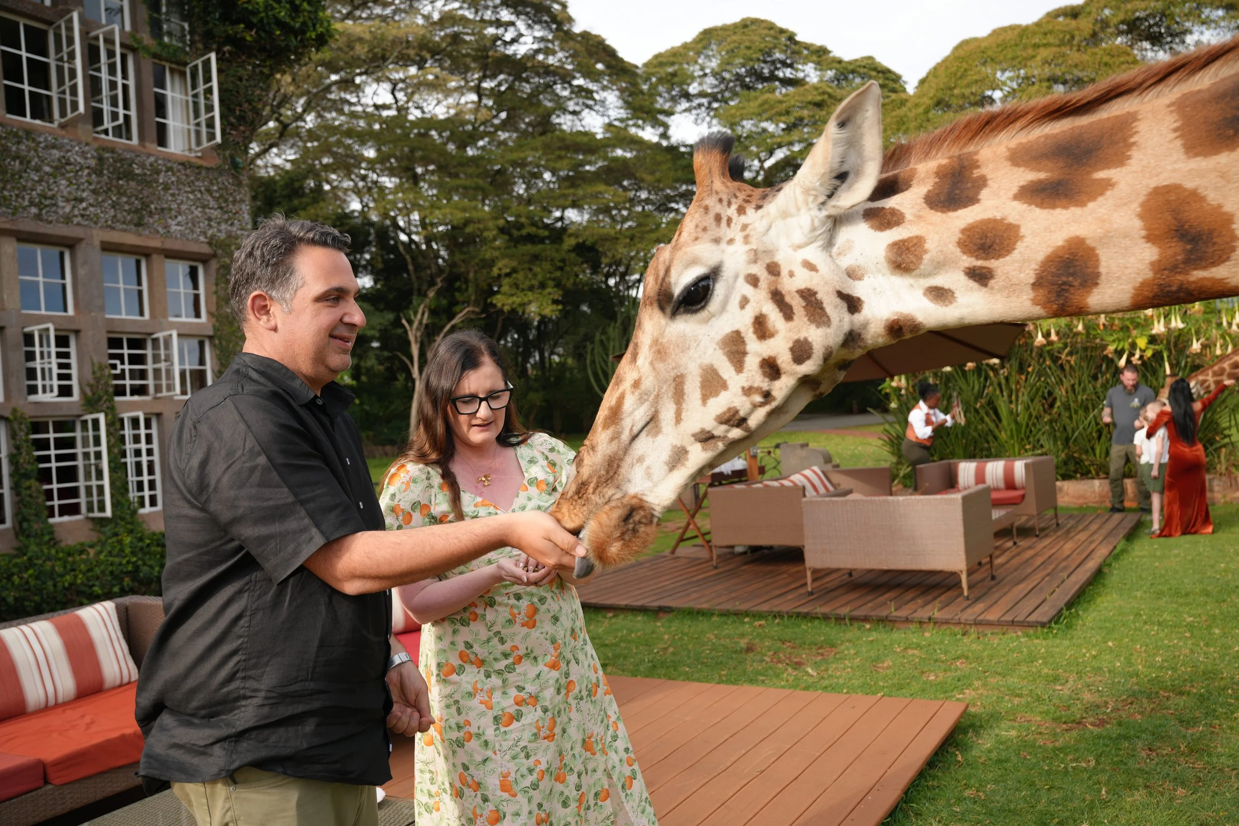 couple with giraffe