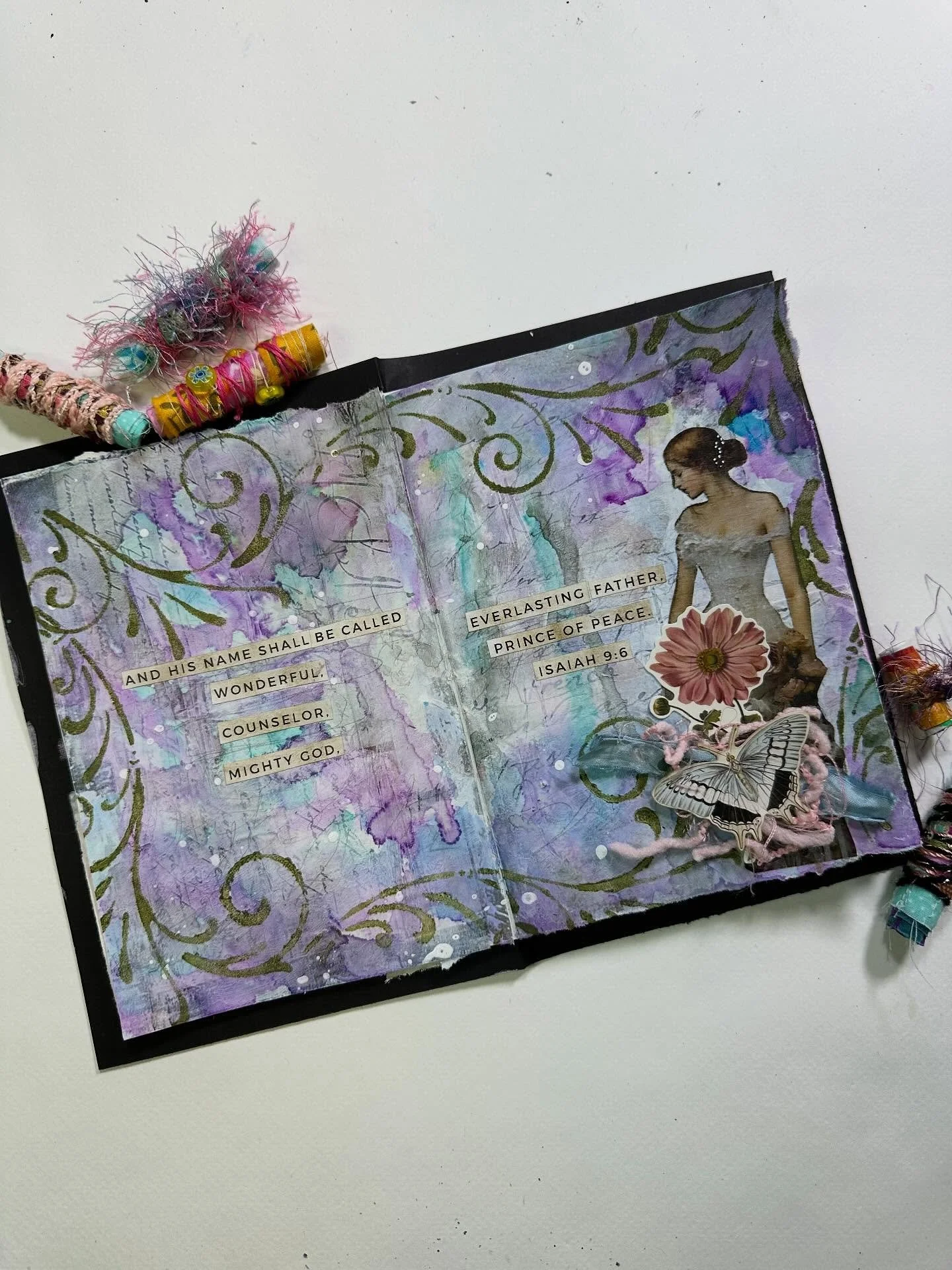 Lesson 2 in Artistic Advent. I followed along with Dale Ann @lovingoutloudarts. Thank you Dale Ann! I so enjoyed your lesson. ❤️

You can still join the fun in the Artistic Advent Workshop hosted by @kimpeppercreative Just use the link in my bio and 