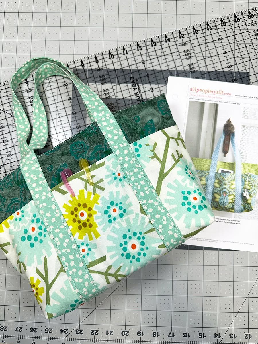 I made this bag using a free pattern by All People Quilt. It's a pretty quick make and easy to do so if you like making bags and want a free pattern go to allpeoplequilt.com and look at their free patterns. This pattern is named "Pick A Pocket&q