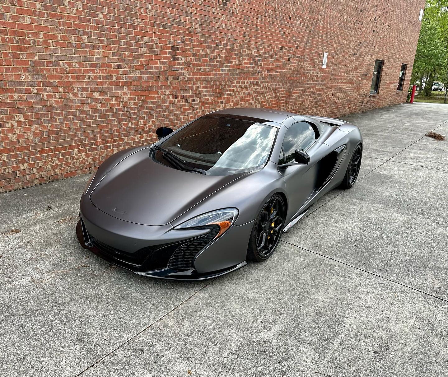 #satincharcoalmetallic is the most popular color of the moment! Comment if you agree!
.
.
.
#mclaren #mclare650s #650s #650sspider #exoticcars #supercar #motorcars #eatsleepwrap #itsawrap #layednotsprayed #topcarwraps #atl #atlanta #importcar