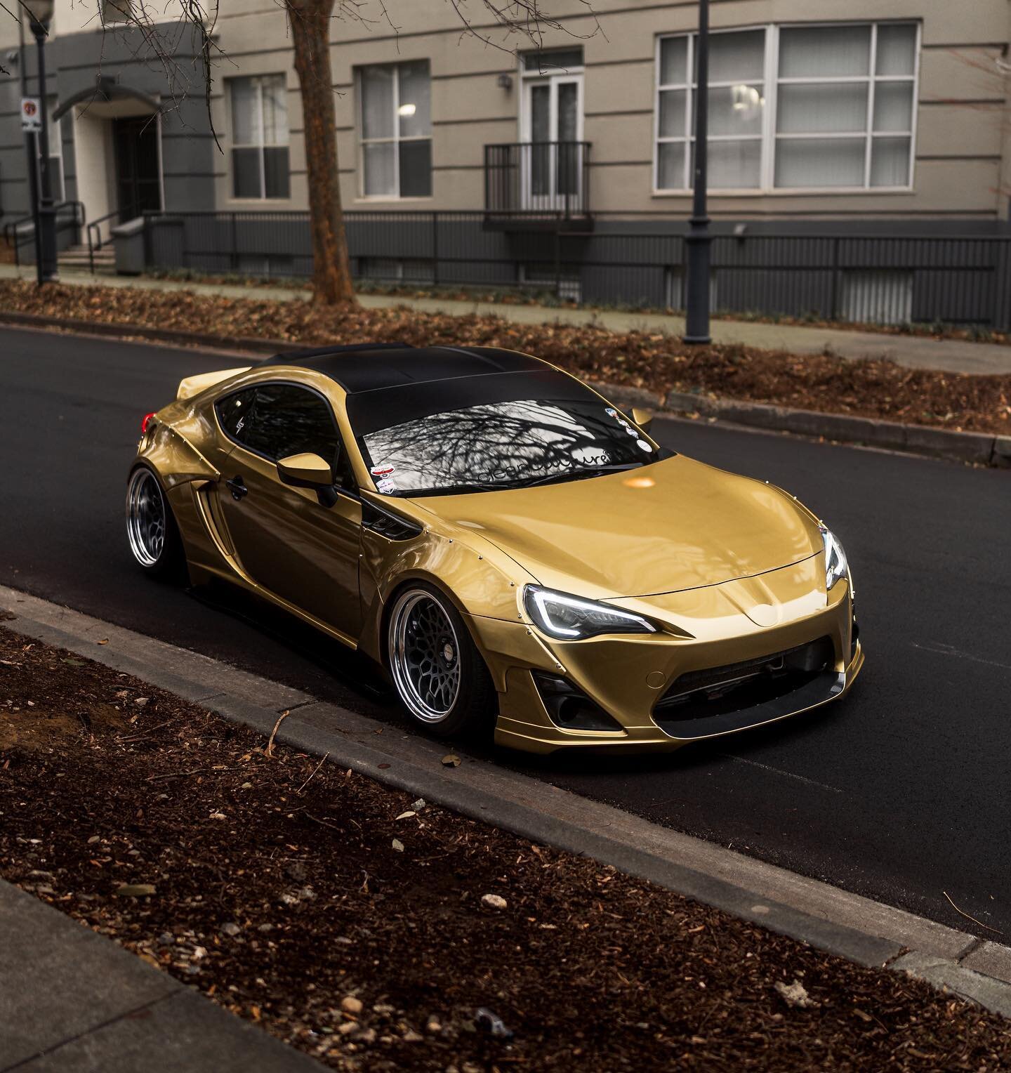 Our boy @tuna.noo.crust awesome build in #goldcolouredgloss #hx20871b vinyl-wrap
.
.
.
#goldwrap #vinylwrap #itsawrap #eatsleepwrap #slammed #scionfrs #frs #widebodyfrs #hexisvinyl #hexisamericas #topcarwraps #atl #atlanta