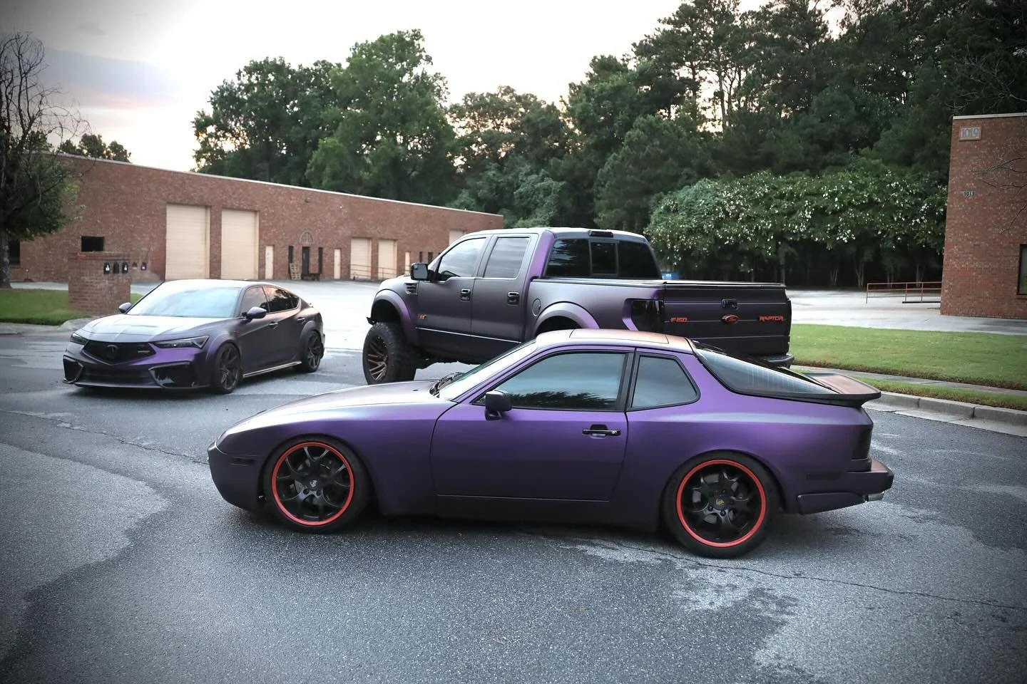 Triple trouble!💜💜💜
.
.
.
.
#mattepurpleblackiridescent #kpmfvinyl #kpmf #kpmfusa #paintisdead #fordraptor #raptorsvt #raptor #acuraintegra #integratypes #eatsleepwrap #carcollection #matchingcars #classicporsche #porsche944turbo #porsche944