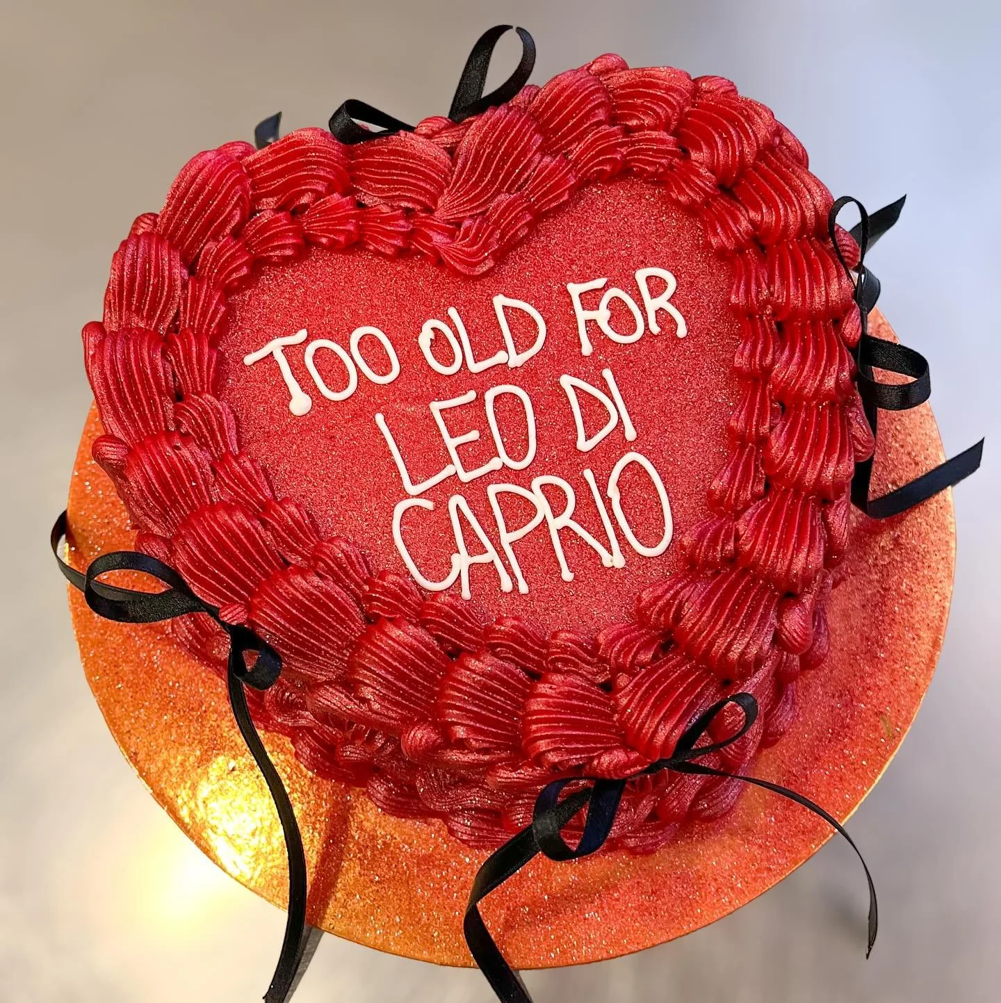 ❤️TOO OLD FOR @leonardodicaprio 🥹

@handmadecakeaway 
.
.
.
.
.
#handmadecakeaway #americanbakery #bakery #bakerymilano #milano #milanofood #milanofoodporn #pasticceriamilano #gessate #martesana #cake #tortedicompleanno #americancake #celebrationcak