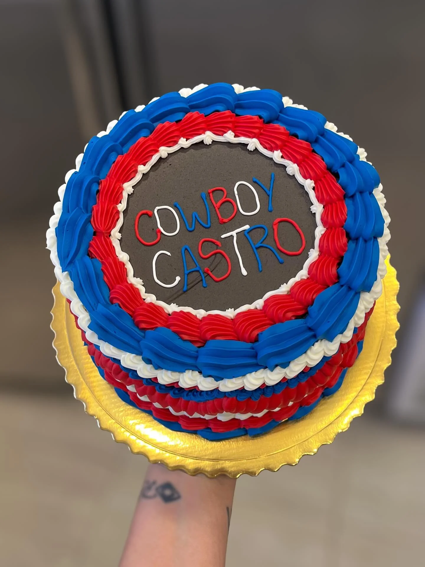 🤠🐎COWBOY CARTER THEME CAKE🐎🤠

@handmadecakeaway 
.
.
.
.
.
#handmadecakeaway #americanbakery #bakery #bakerymilano #milano #milanofood #milanofoodporn #pasticceriamilano #gessate #martesana #cake #tortedicompleanno #americancake #celebrationcake 