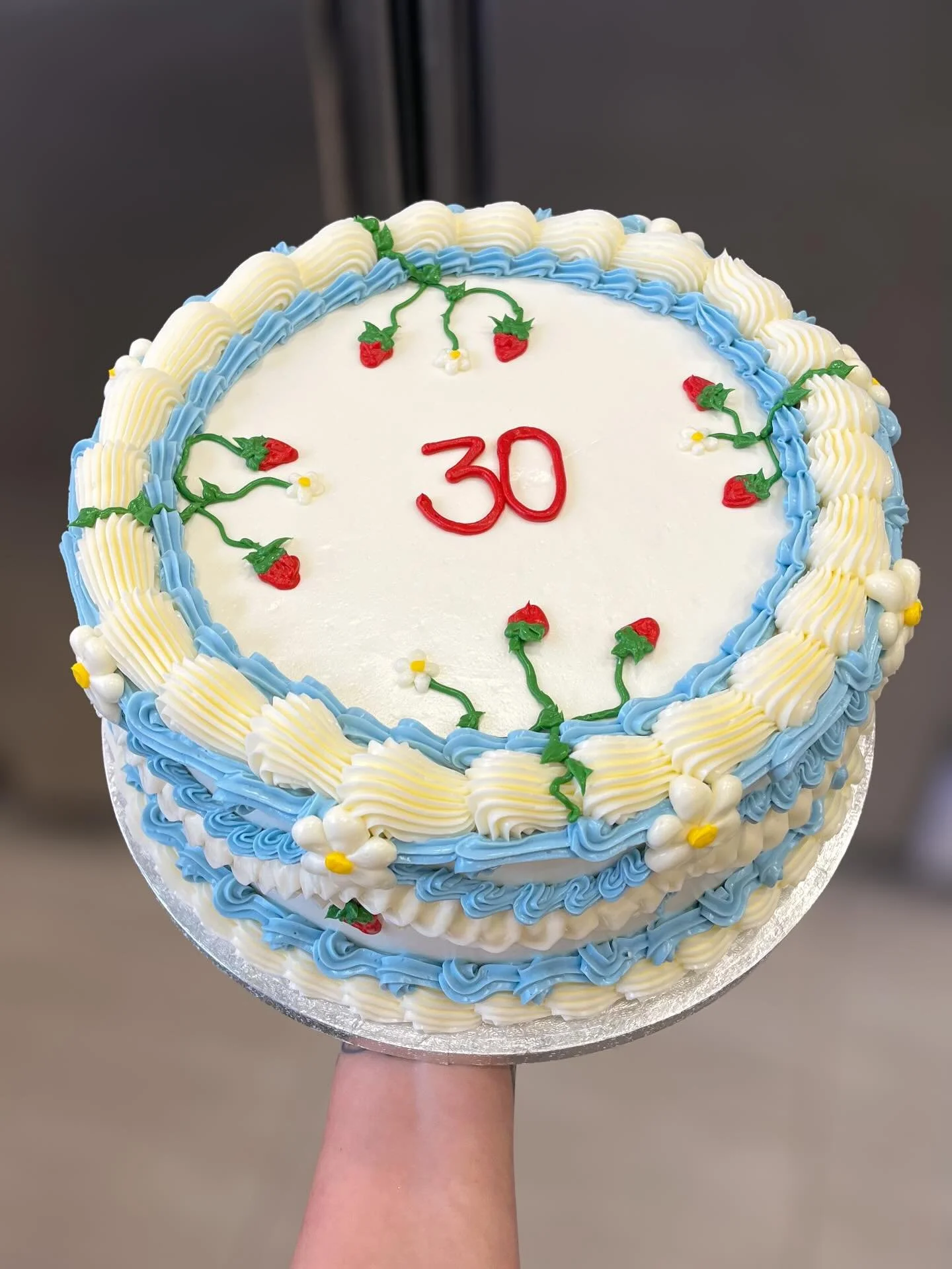 🍓🪴STRAWBERRY GARDEN🪴🍓

@handmadecakeaway 
.
.
.
.
.
#handmadecakeaway #americanbakery #bakery #bakerymilano #milano #milanofood #milanofoodporn #pasticceriamilano #gessate #martesana #cake #tortedicompleanno #americancake #celebrationcake #italyf