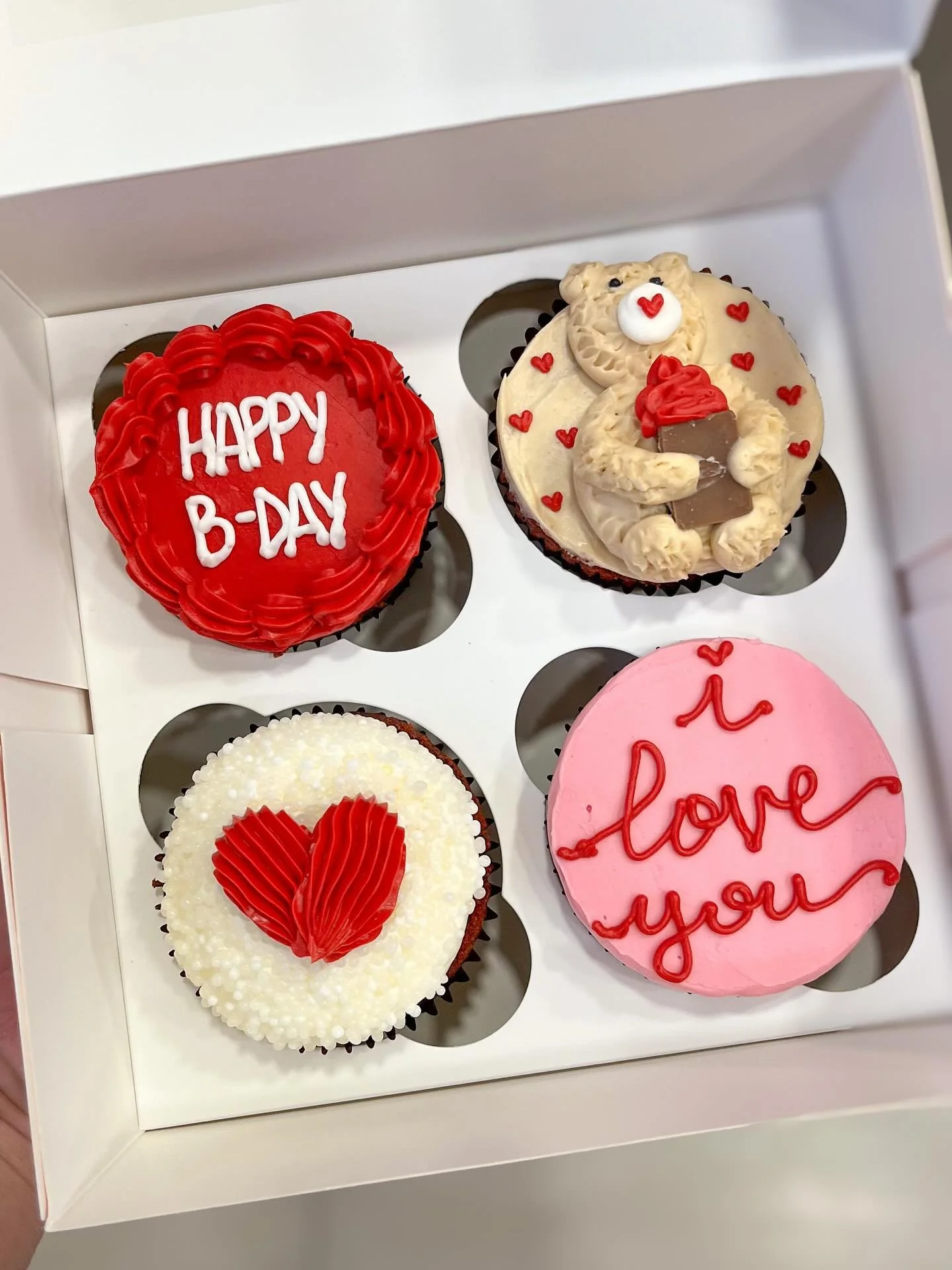 ❤️🧸🧁LOVING BIRTHDAY VINTAGE CUPCAKES🧁❤️

@handmadecakeaway 
.
.
.
.
#handmadecakeaway #americanbakery #bakery #bakerymilano #milano #milanofood #milanofoodporn #pasticceriamilano #cupcake #cupcakes #cake #tortedicompleanno #americancake #celebrati