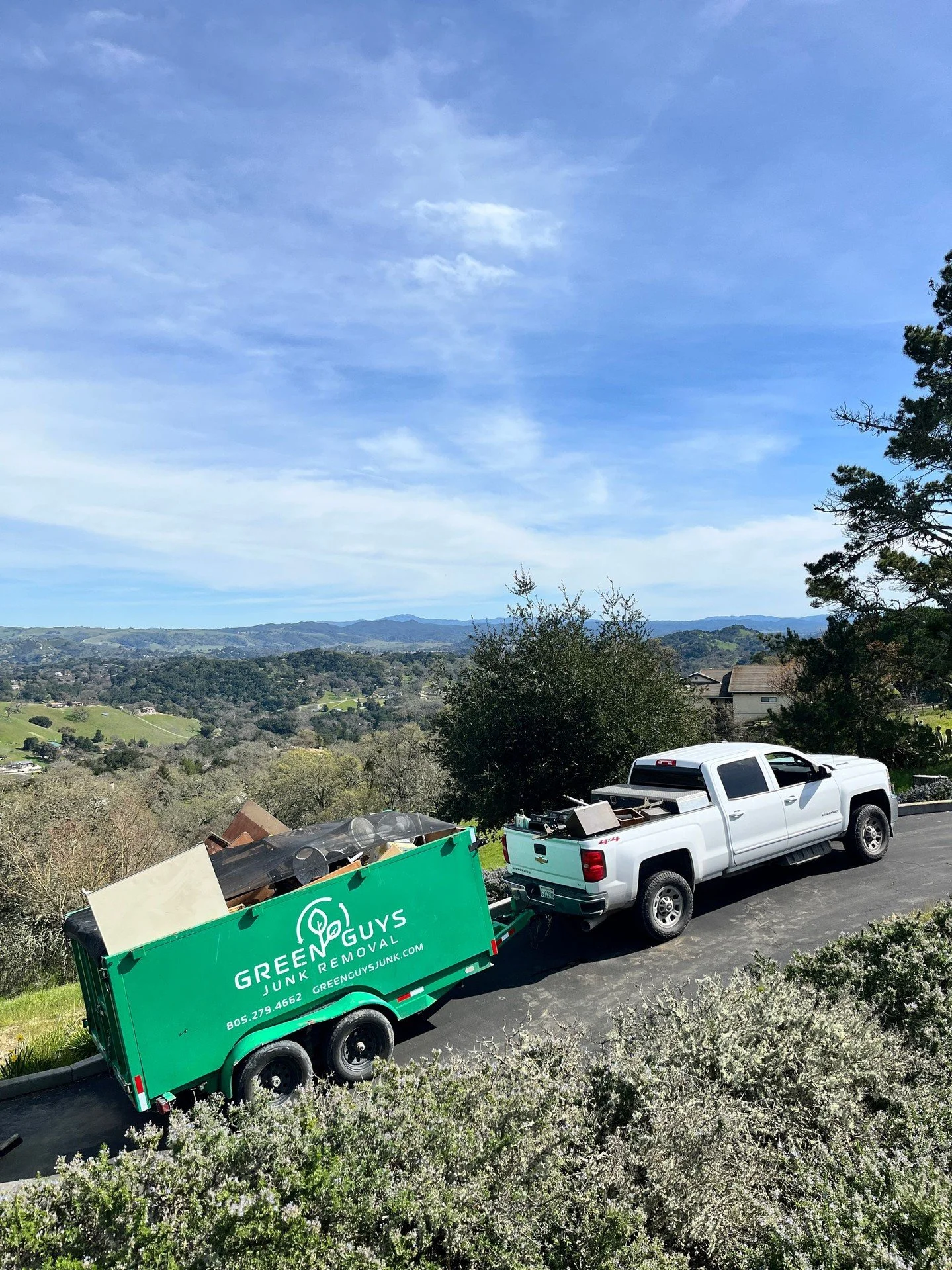 Did you know that removing old appliances improves energy efficiency in your home? 💡 Our team specializes in hauling away washers, dryers, refrigerators, and more without damaging your property. We handle the heavy lifting so you can enjoy a clutter