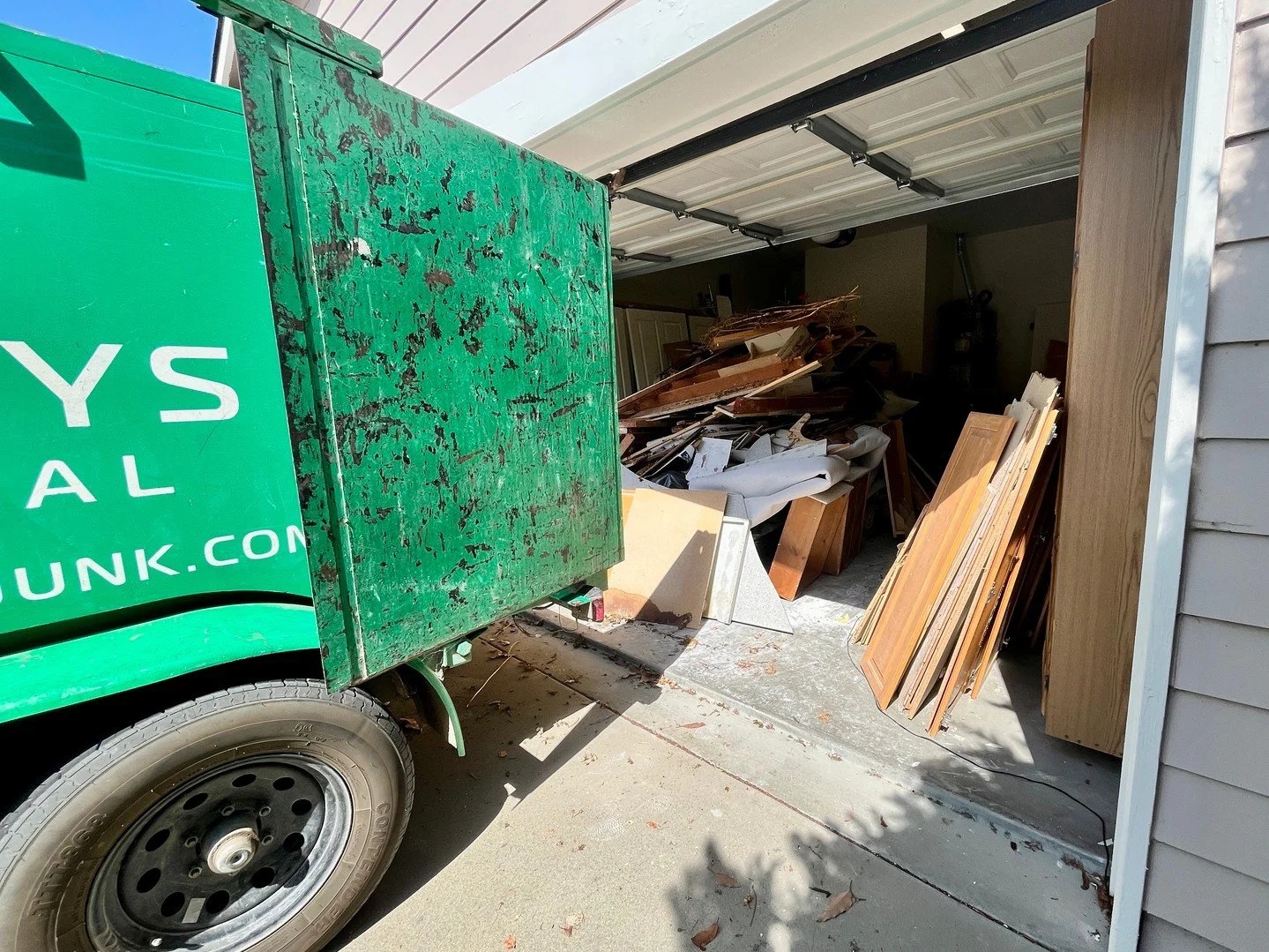 Looking to clear out construction debris from your latest home improvement project? We take care of everything from drywall and lumber to fixtures and packaging materials. Our eco-friendly disposal methods ensure minimal environmental impact. Contact