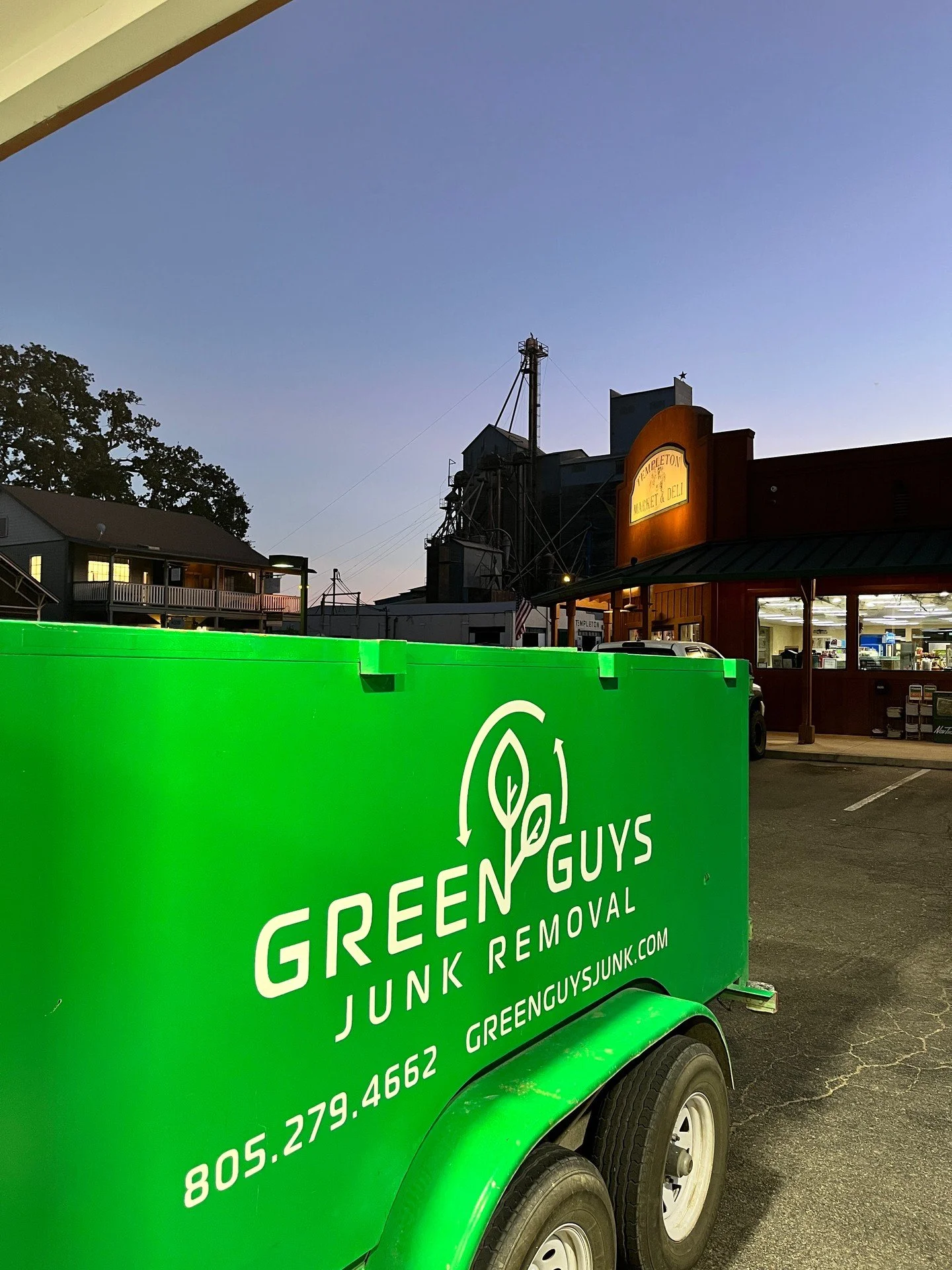 Tired of clutter? 🏡 Let Green Guys Junk Removal clear the way! From property clean-ups to appliance removal, we handle it all. Reclaim your space with our efficient services. Call us at (805) 279-4662 or visit greenguysjunk.com for a free quote! ✨ #