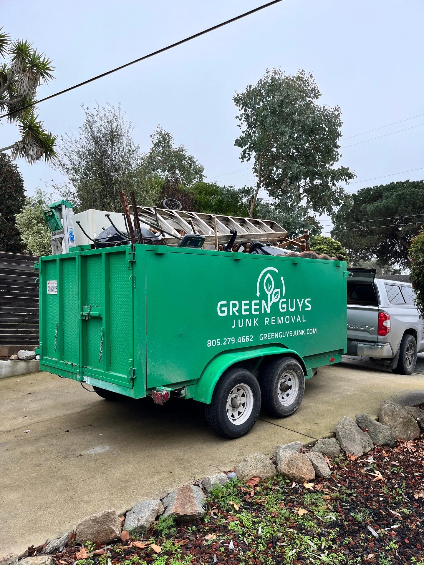 Tired of clutter? ♻️ We specialize in efficient clean-outs throughout San Luis Obispo County! Our team makes decluttering simple. Get a fresh start today! Call us at (805) 279-4662 or visit greenguysjunk.com to book your service. #JunkRemoval #CleanO