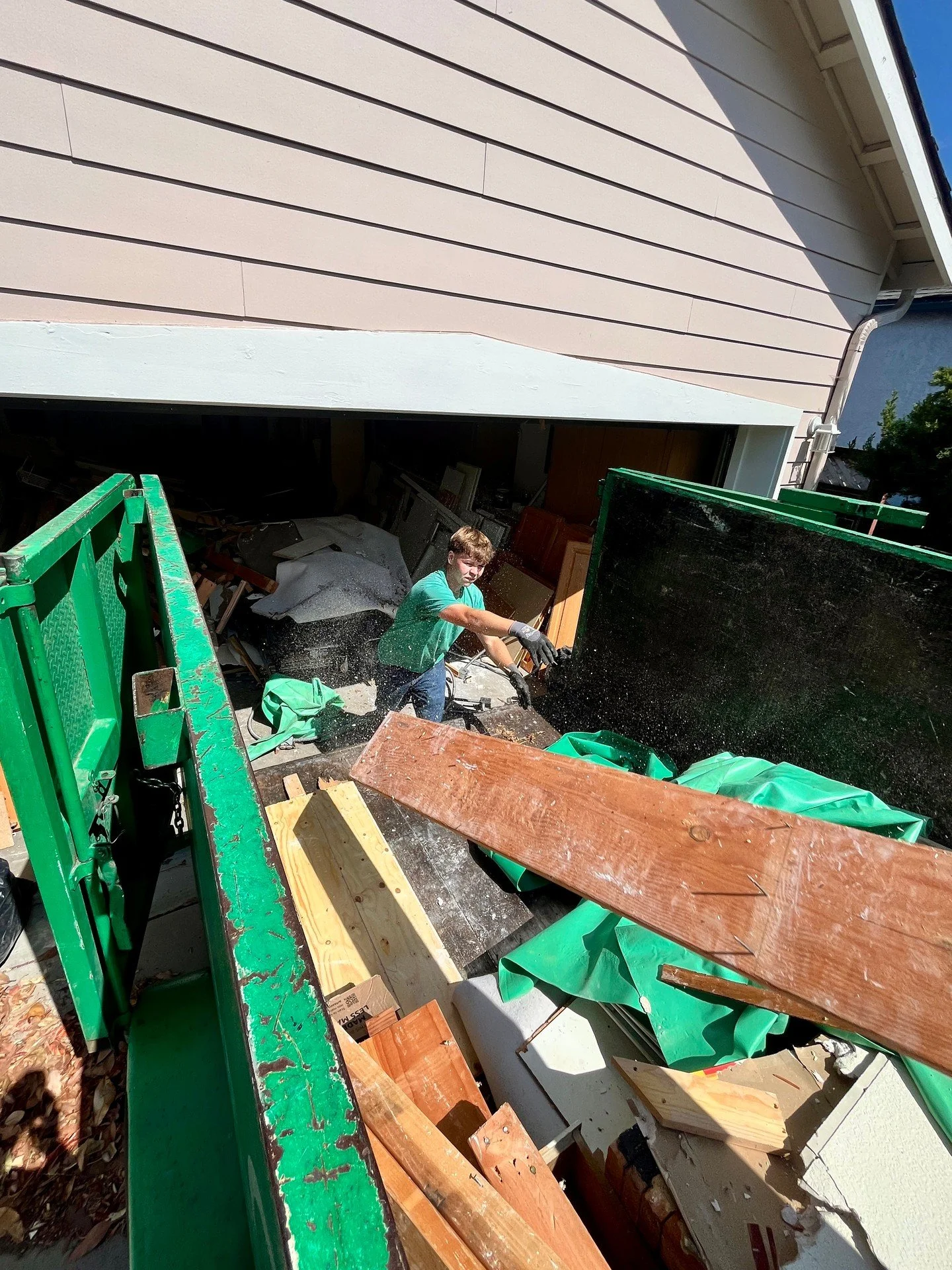 Remodeling projects create a lot of debris! 👷&zwj;♂️ Don't let junk pile up. Green Guys Junk Removal offers efficient construction debris removal services throughout San Luis Obispo County. We handle the heavy lifting so you can focus on your projec