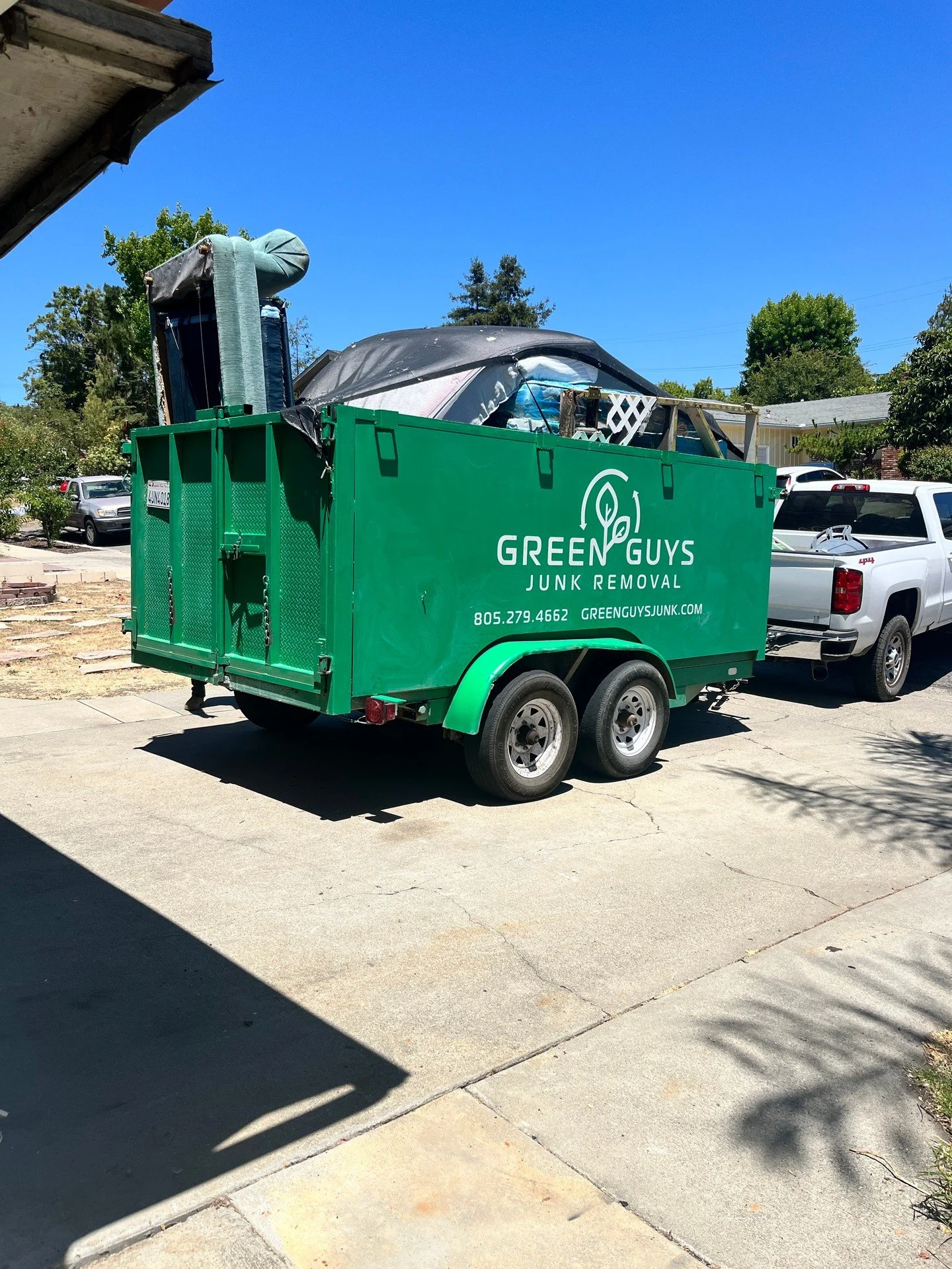 Is that old appliance taking up valuable space? 🛋️ We specialize in prompt and eco-friendly appliance removal throughout San Luis Obispo County. Let us handle the heavy lifting and disposal, so you don't have to! Visit us at https://www.greenguysjun