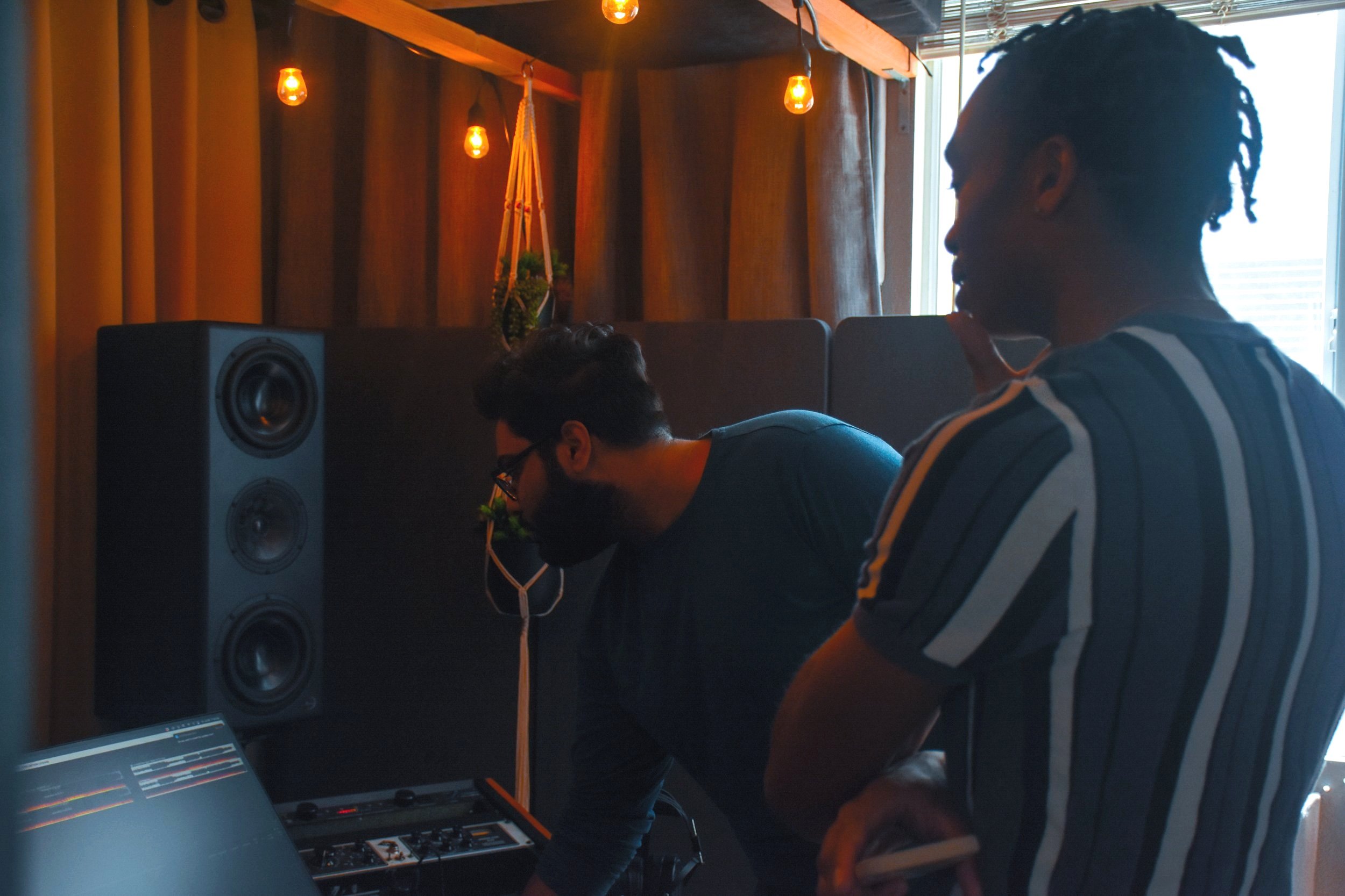 CLOSE-KNIT RECORD-CRAFTING: Thanks to our unique project management program, the team at TANDON HOUSE is able to work closely, efficiently, and passionately. 