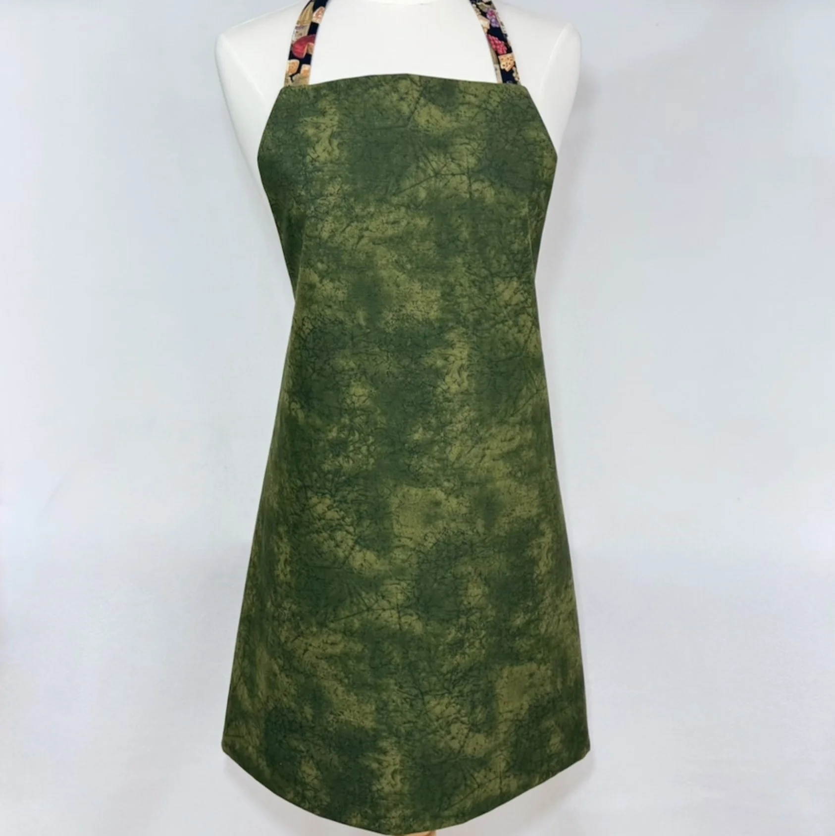 Bottle green crackle print reverse displayed straight-on on mannequin