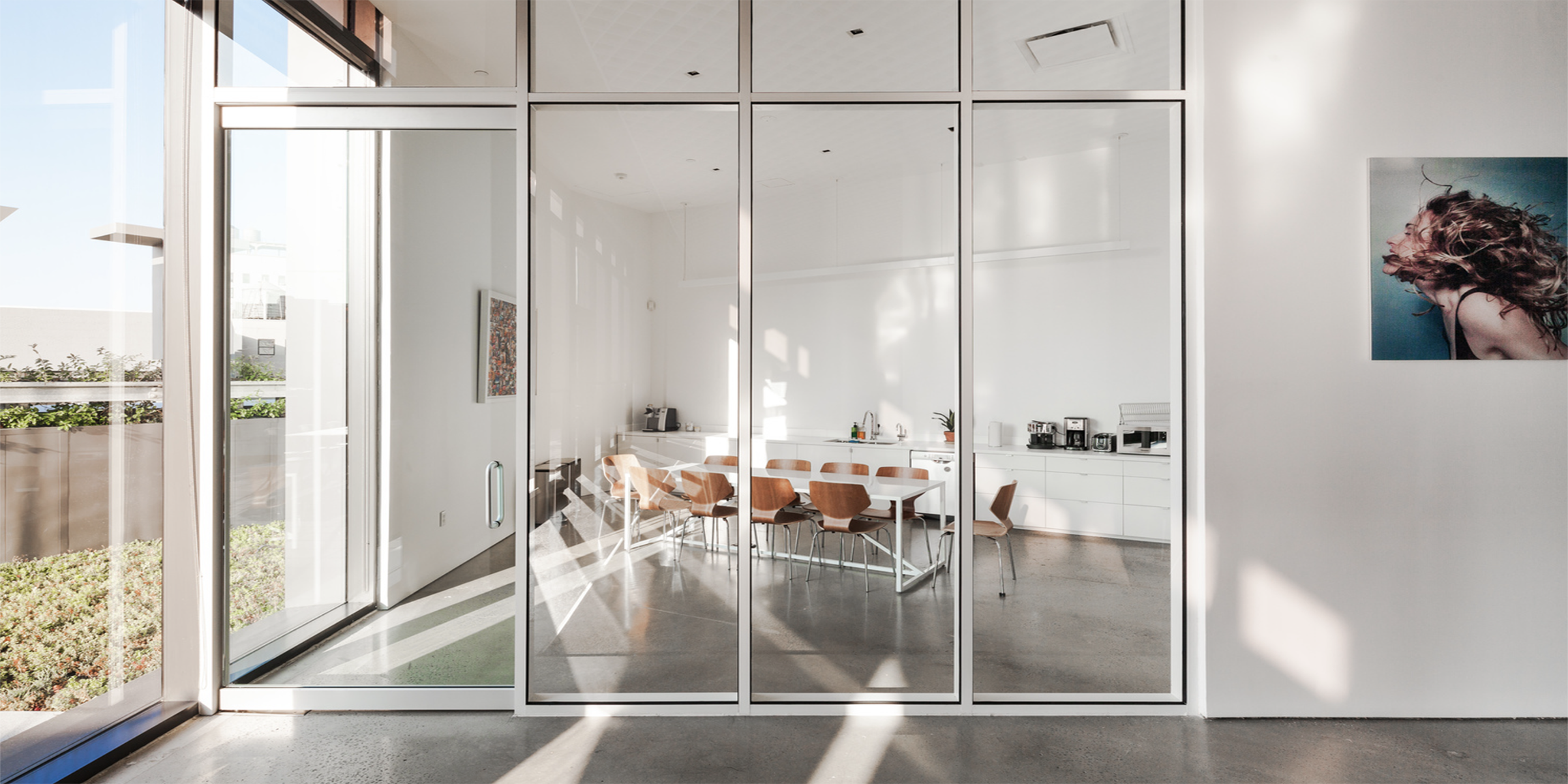  ART PARTNER  is an international creative agency specializing in the fashion, luxury, and beauty sectors. The agency operates offices in London, Paris, Milan, New York, and Shanghai.

