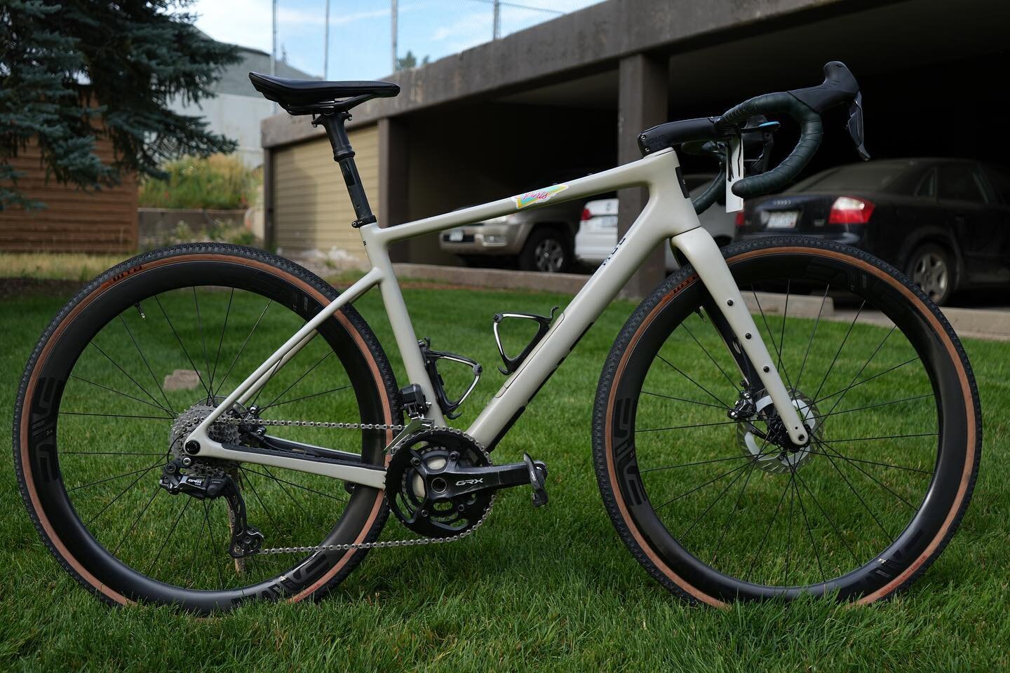 The bikes won&rsquo;t be this clean for after tomorrow! Check out this brief gallery of @zacharylallison&rsquo;s @envecomposites MOG and @whit.allison &lsquo;s ENVE Melee that they will be racing for 140 miles tomorrow @sbtgrvl. Despite looking this 