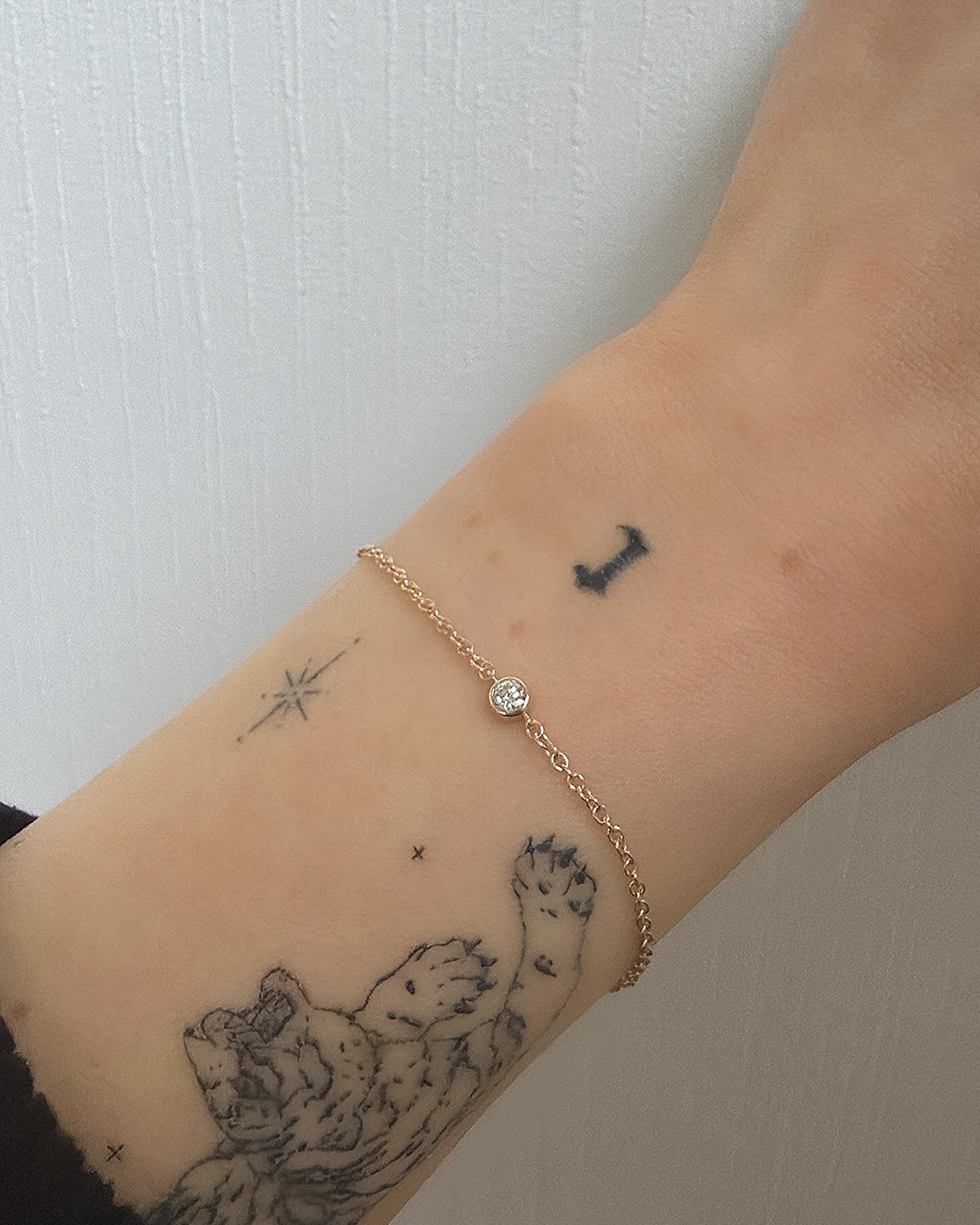 Single bezel diamond bracelet 🌼 available with a labgrown or mined diamond x

#madelinemade #diamondbracelet
