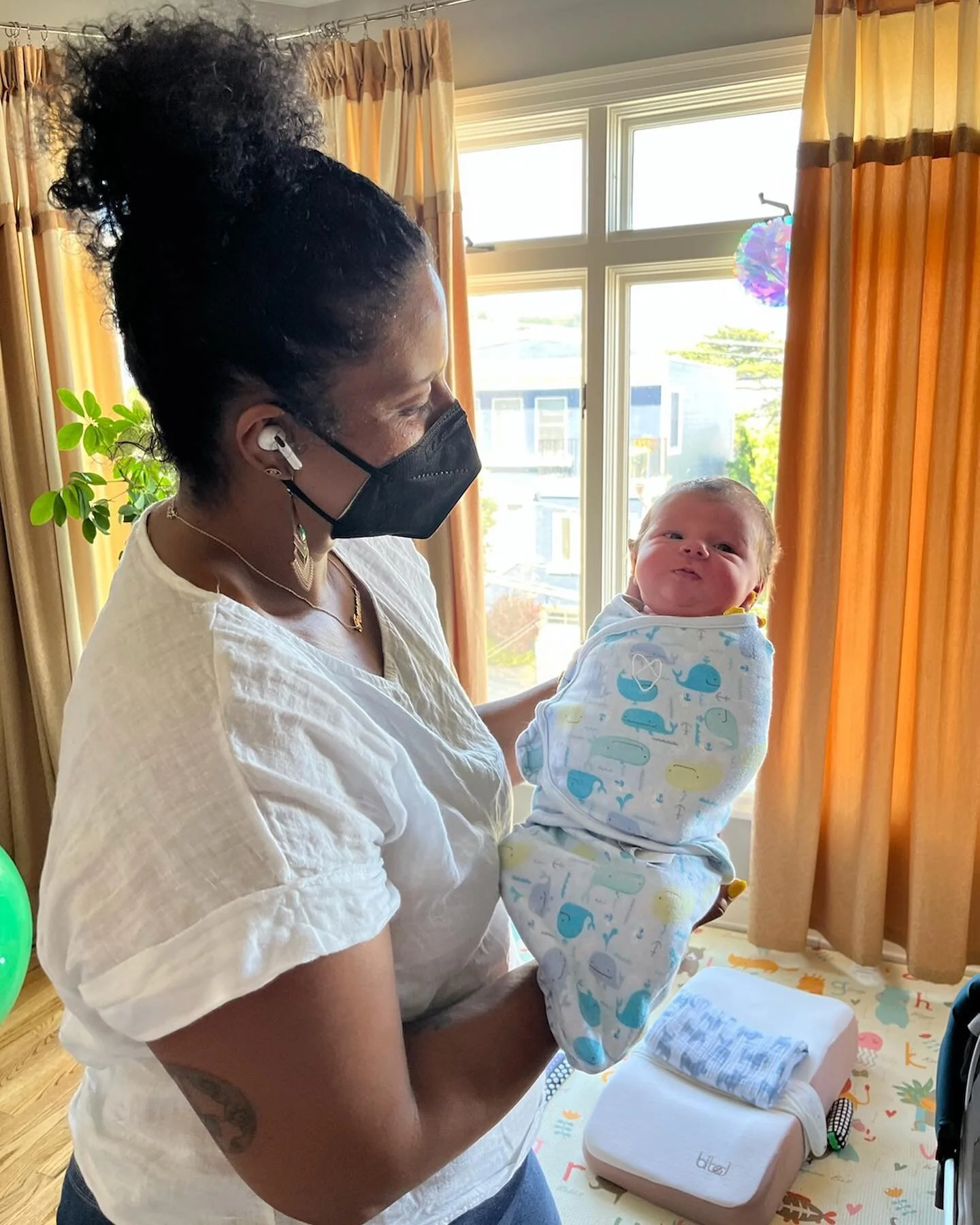 A postpartum home is one of the most endearing places to be. Being trusted to be a witness during this tender time is truly an honor. The journey in these first days of parenting a new little one is full of discovery. I love the coziness and the sacr
