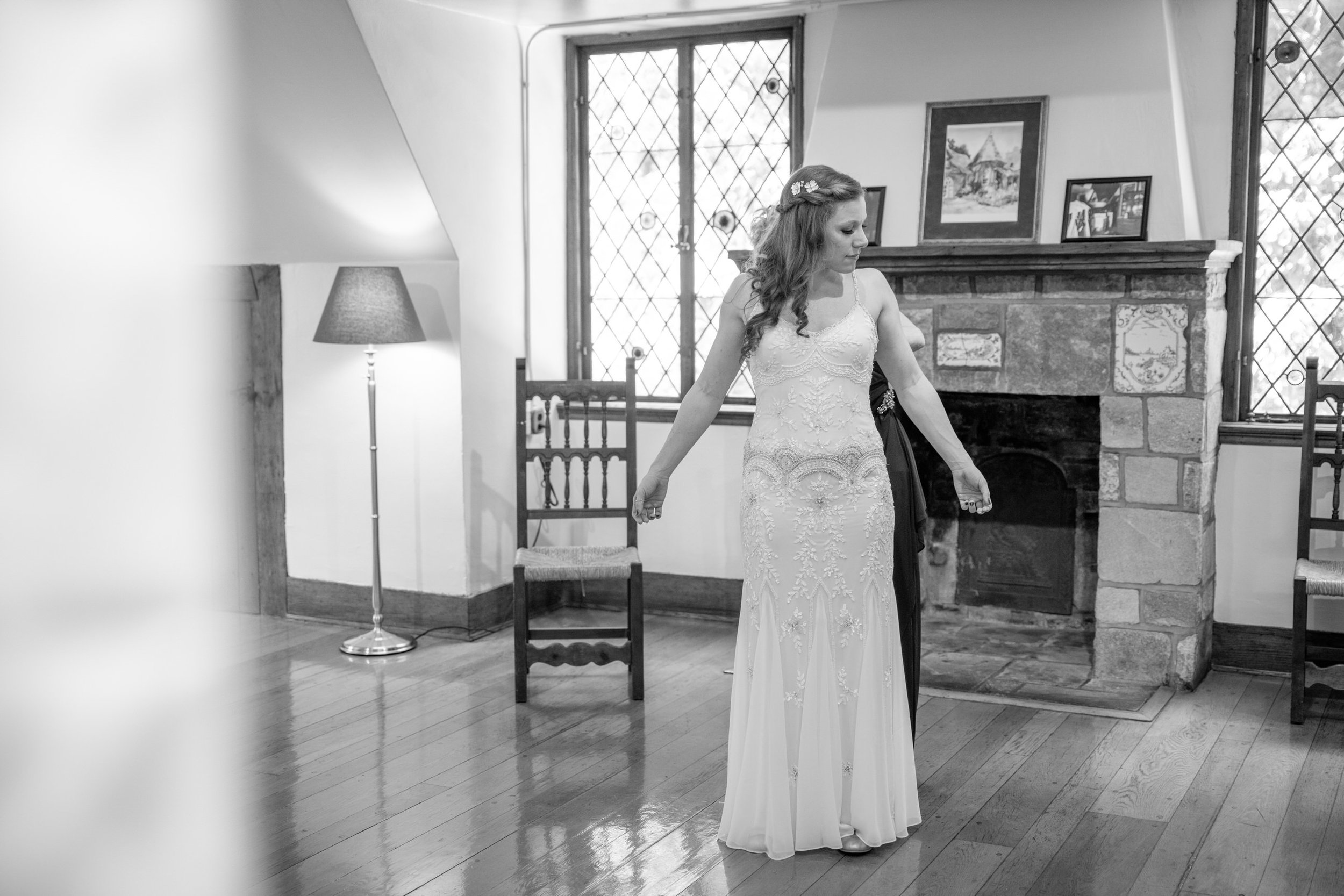 CloistersCastleWedding-Gabi&Phil-GettingReady-14.jpg