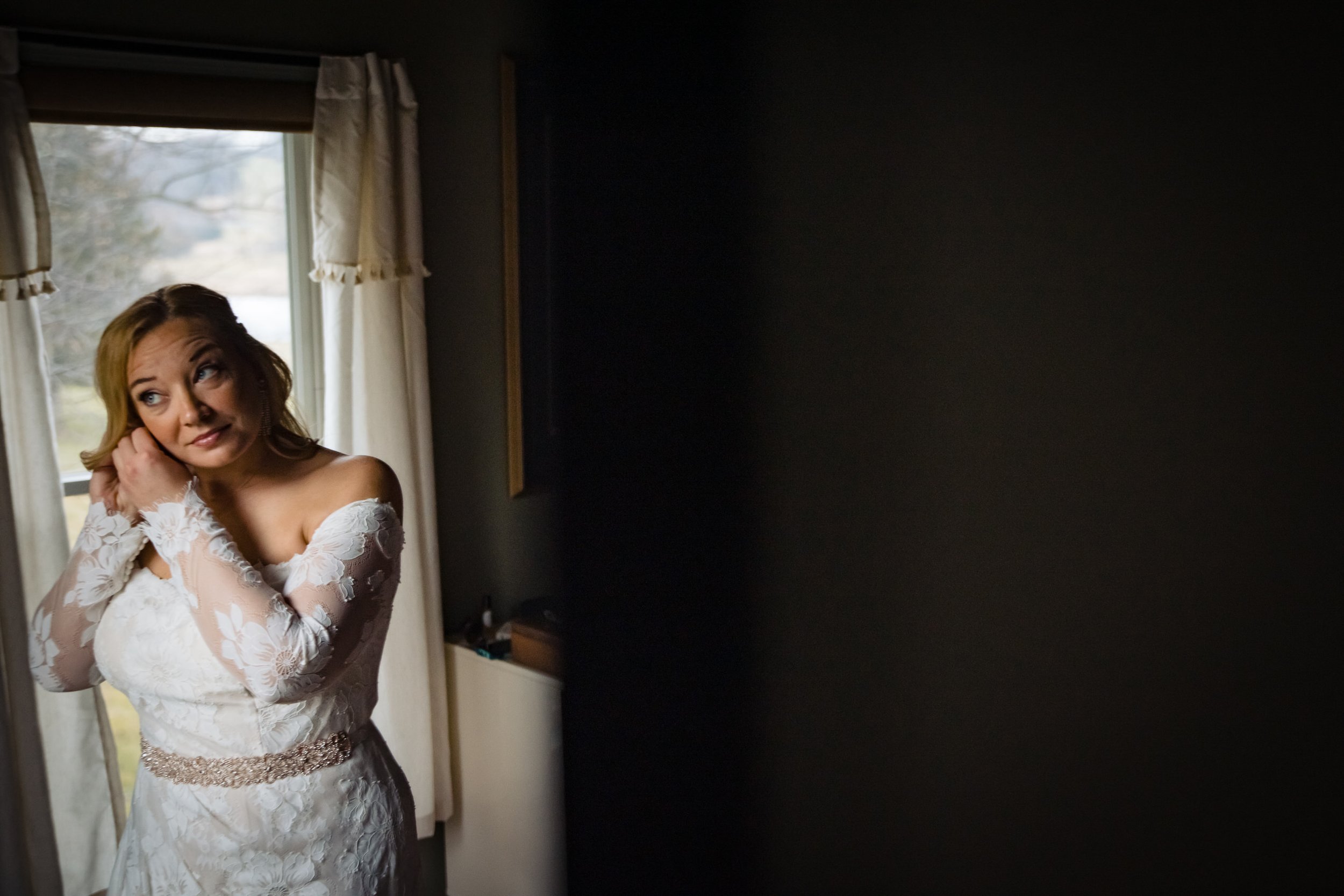 Backyard_New_York_Elopement_Jess&Chris_Getting_Ready-6373.jpg