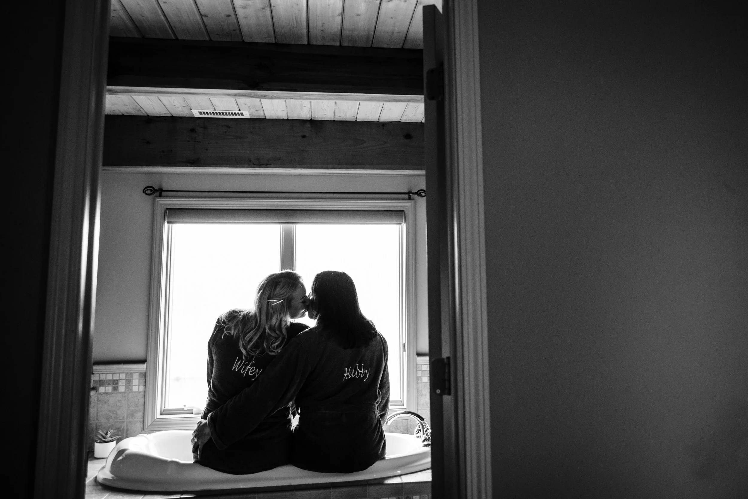 Backyard_New_York_Elopement_Jess&Chris_Getting_Ready-6122.jpg