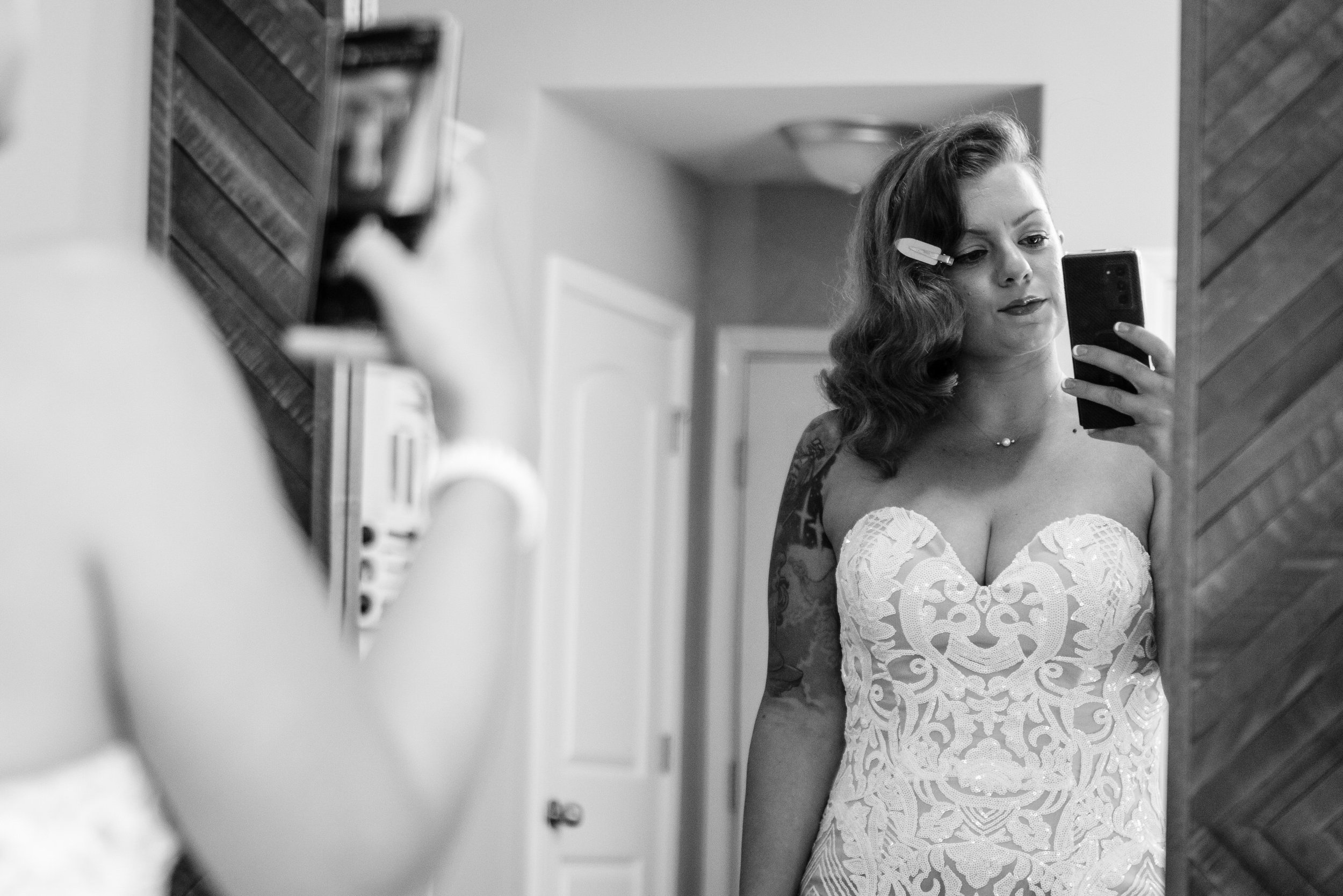 West_Virginia_Wedding_Rachelle&Chris_Getting_Ready_Love_and_Adventure_Photography-0712.jpg