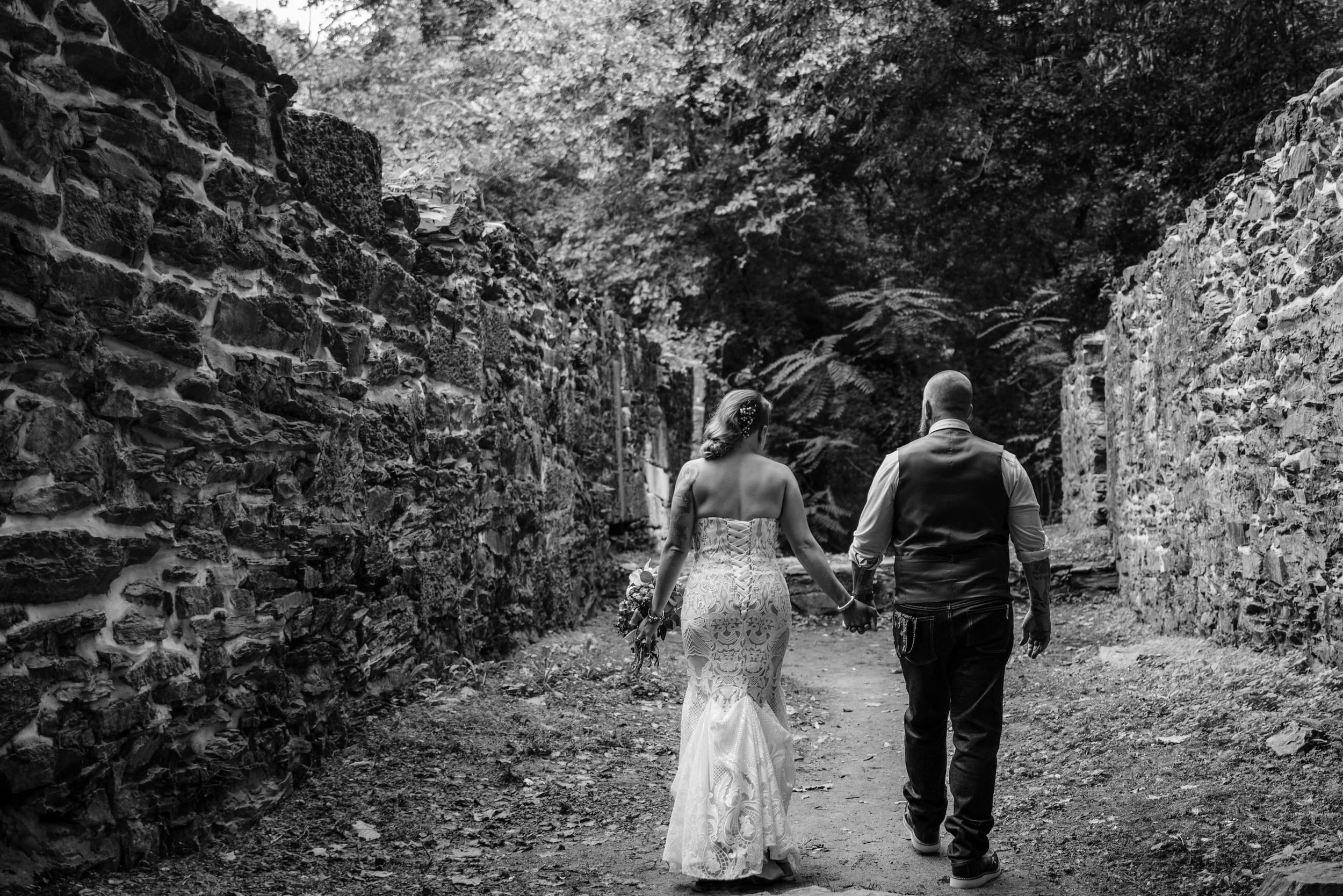 West_Virginia_Wedding_Rachelle&Chris_Love_and_Adventure_Photography-0822.jpg