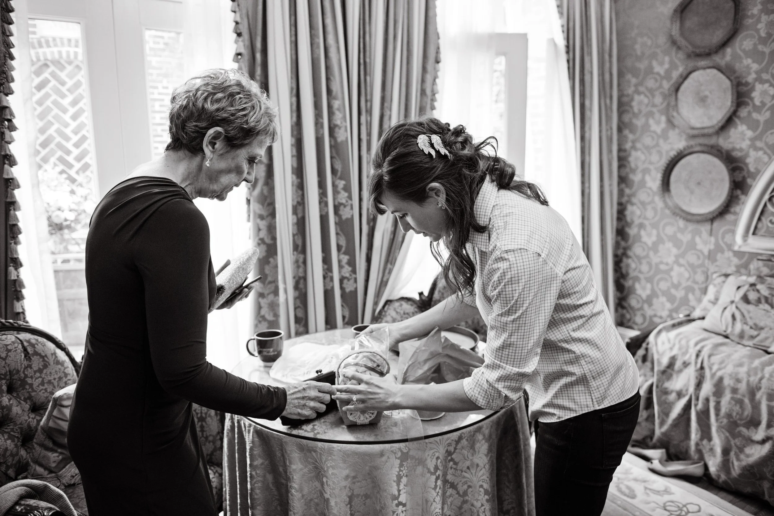 GramercyMansion-Ali&Peter-GettingReady-7.jpg