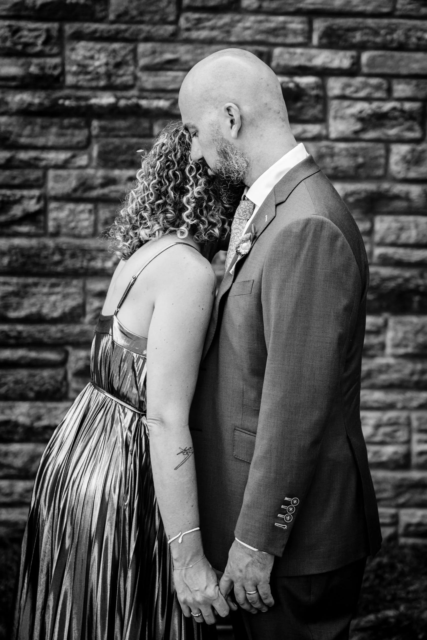 Backyard-Baltimore-Wedding-Portraits-Taryn-and-Evan-9075.jpg