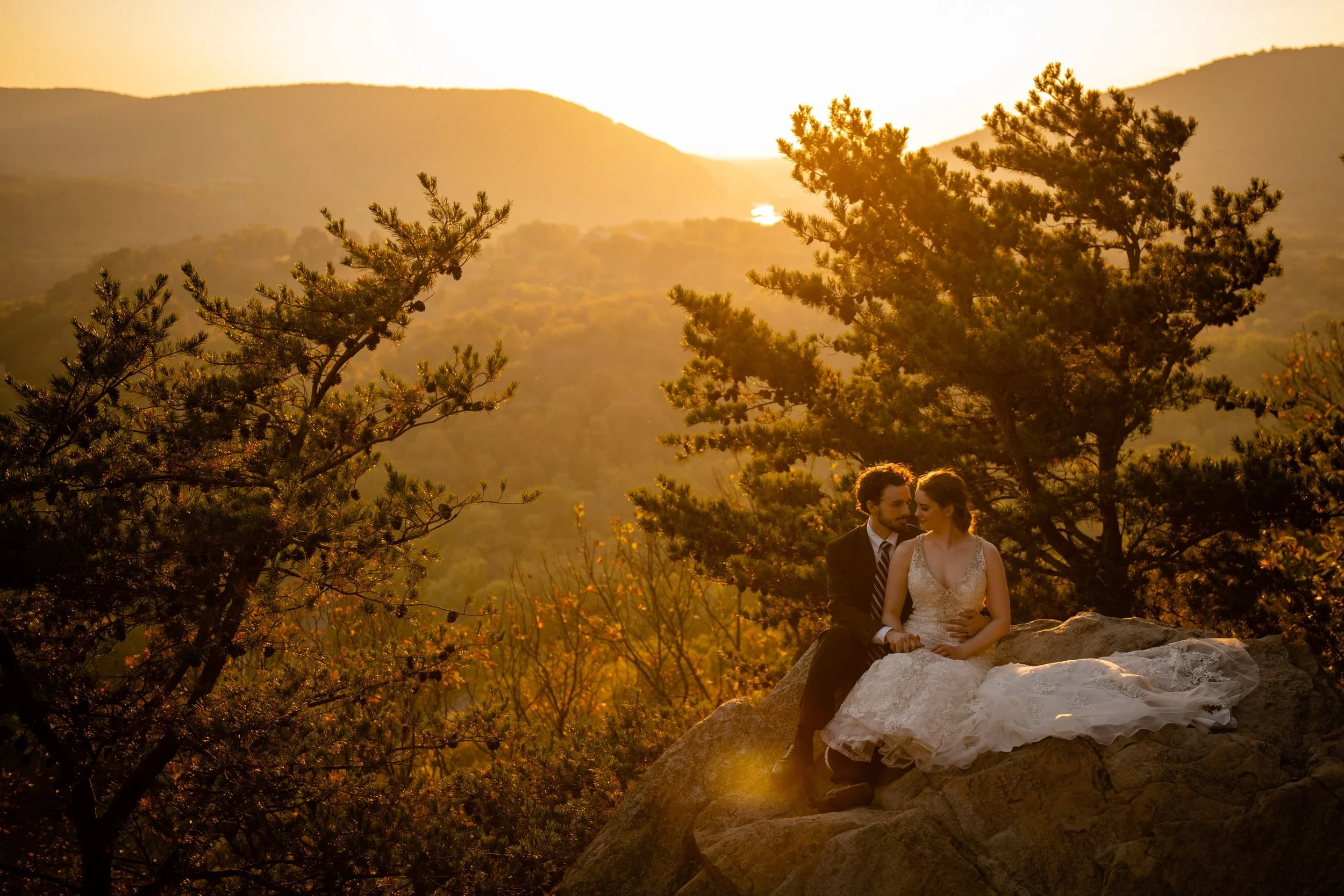 🍂 Imagine saying your vows with this view as your backdrop.

A beautiful fall elopement at Weaverton Cliffs, right along the Maryland&ndash;West Virginia border, where the adventure is just as meaningful as the moment itself.

The hike is about 35 m