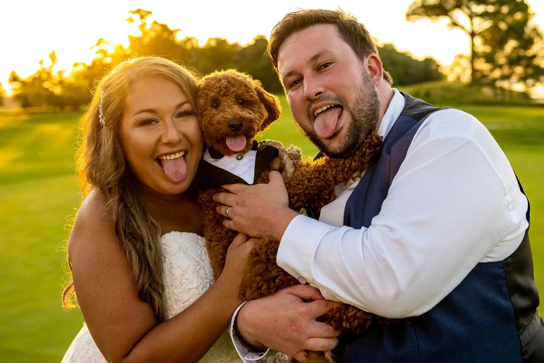 Have dog? Must bring dog. 🐶💍

I don&rsquo;t make the rules.

Actually&hellip; I might.

Because if you have a dog, THE DOG NEEDS TO BE AT THE WEDDING.

Sammie &amp; Nick understood the assignment. 😂

Why leave your best friend at home when they ca