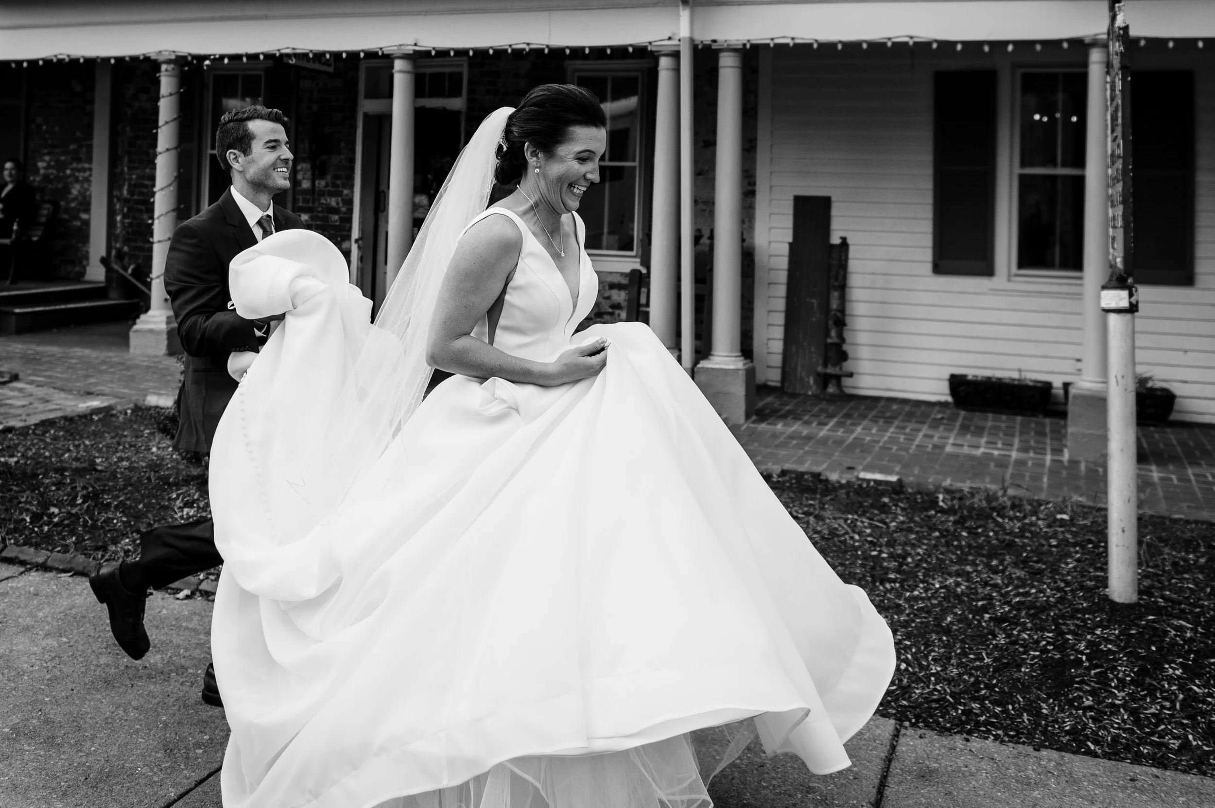 Cloverdale_Barn_Wedding_Virginia_Farm_Wedding_Lindsey&Brett_First_Look-2573.jpg