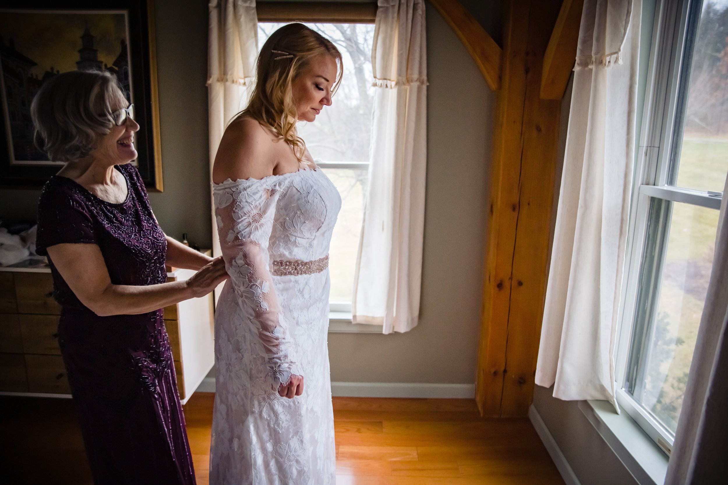 Backyard_New_York_Elopement_Jess&Chris_Getting_Ready-6331.jpg