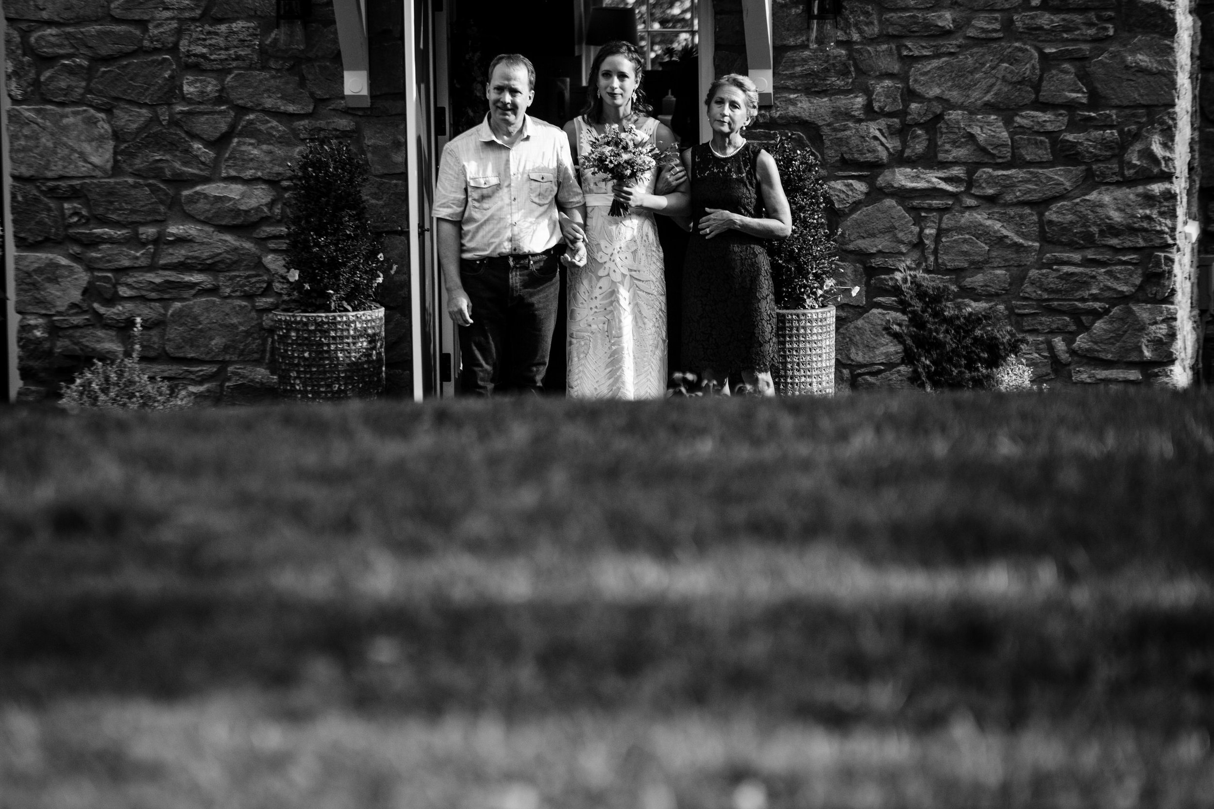 VirginiaBackyardWedding-Ceremony-Hannah&Anna-4913.jpg