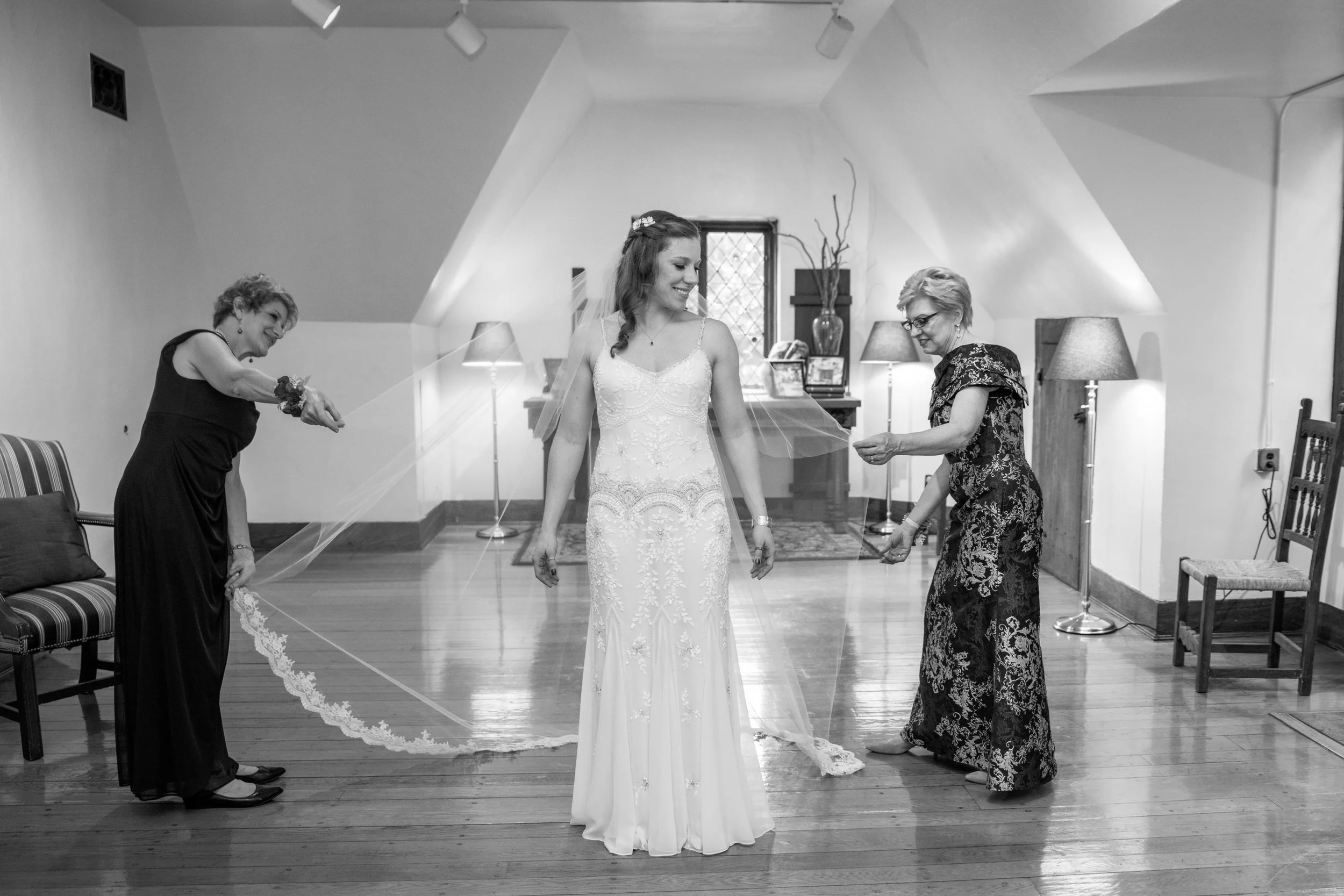CloistersCastleWedding-Gabi&Phil-GettingReady-25.jpg