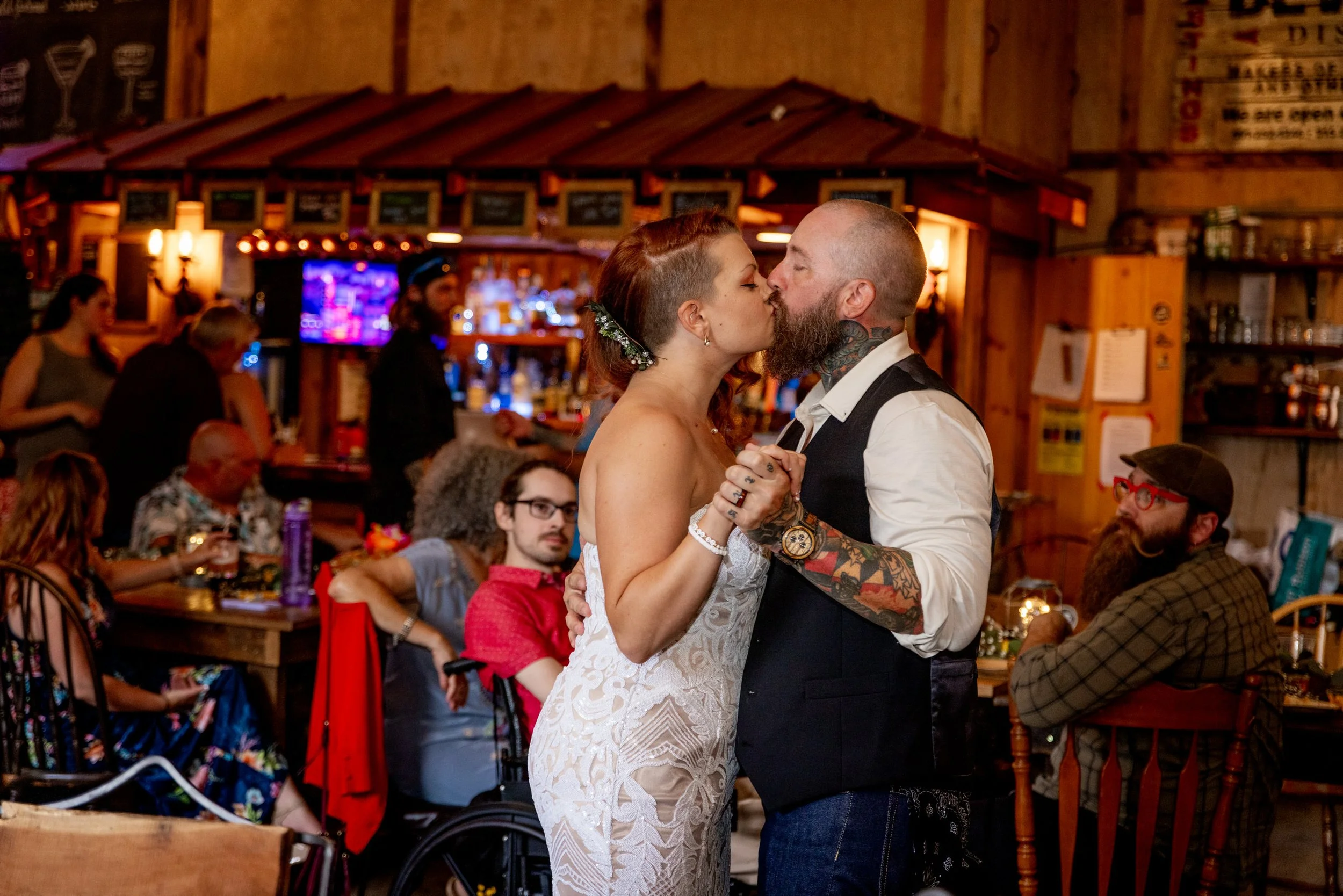 West_Virginia_Wedding_Rachelle&Chris_Love_and_Adventure_Photography_Reception-4010.jpg