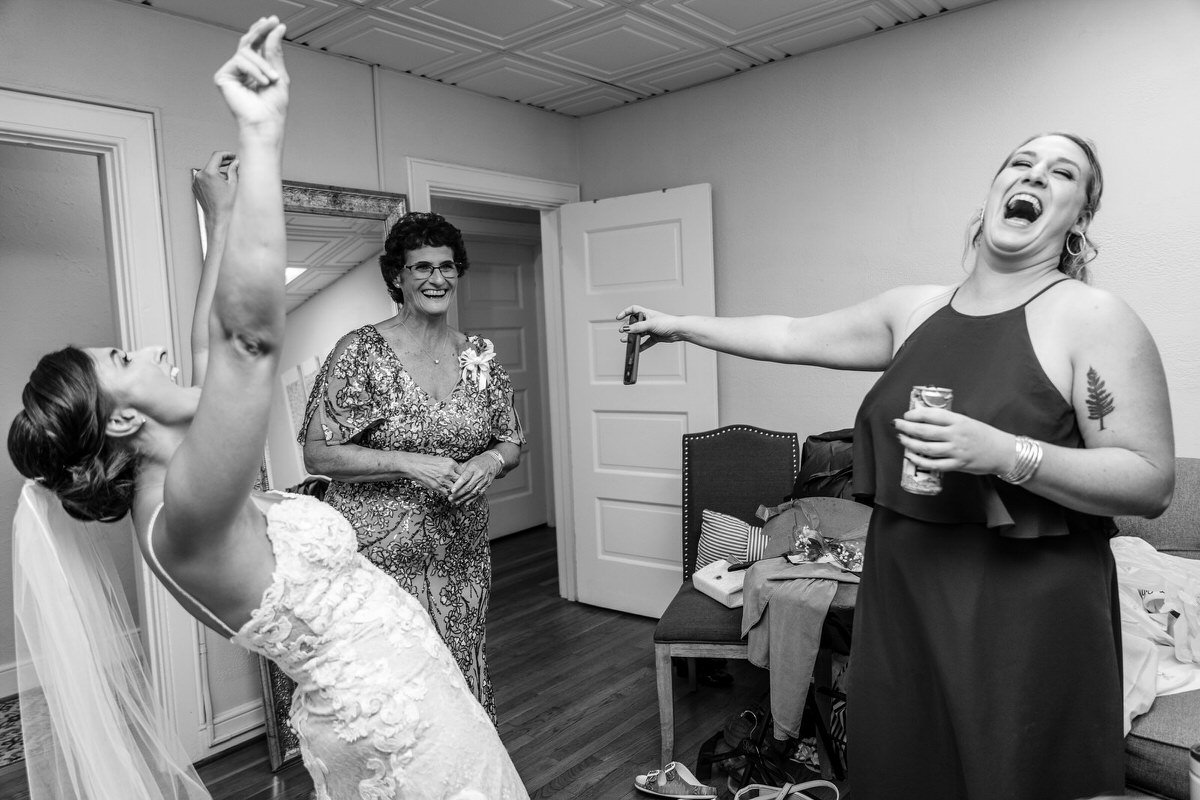 Overhills_Mansion_Wedding_Jori&Aaron_GettingReady-3407.jpg