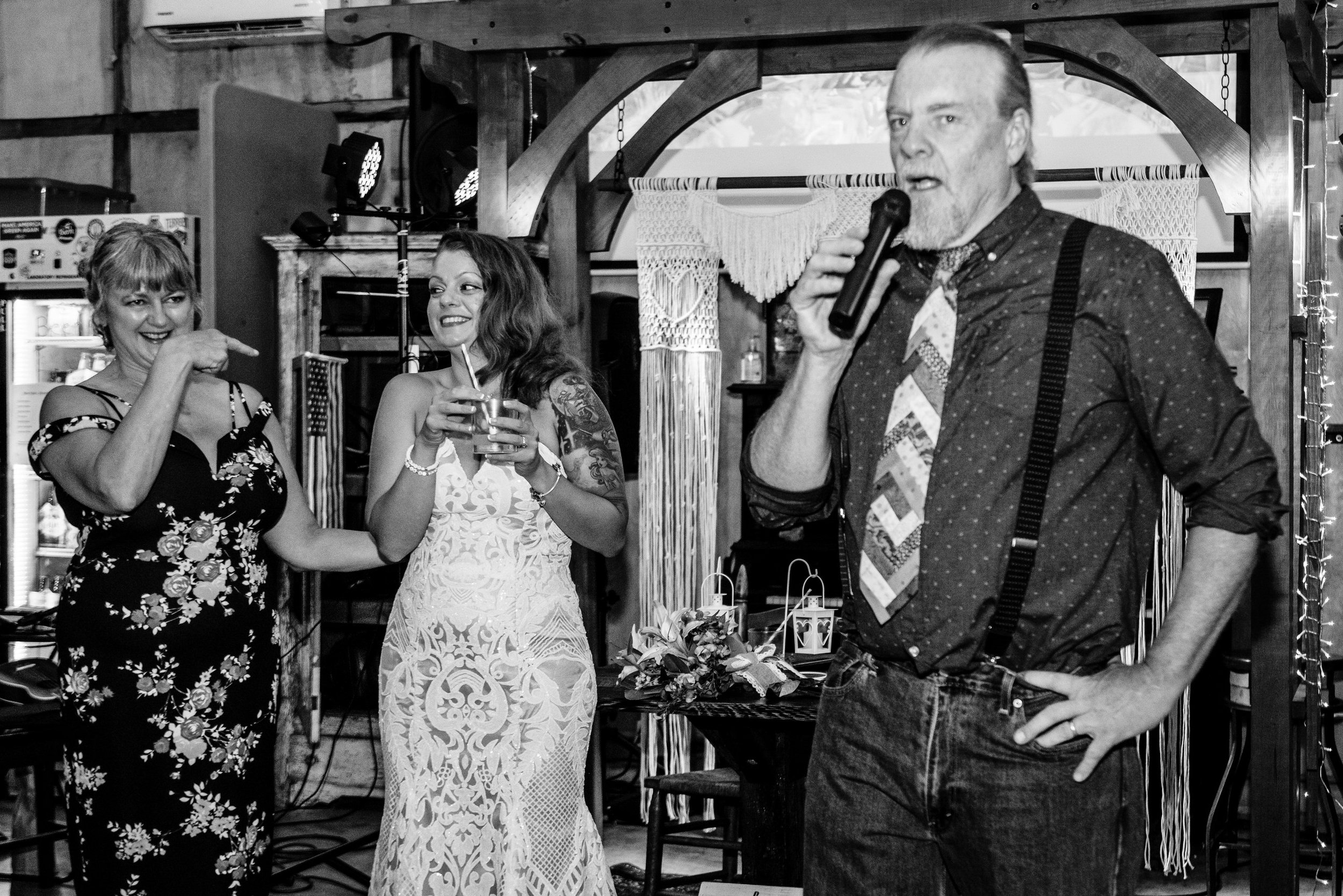 West_Virginia_Wedding_Rachelle&Chris_Love_and_Adventure_Photography_Reception-5046.jpg