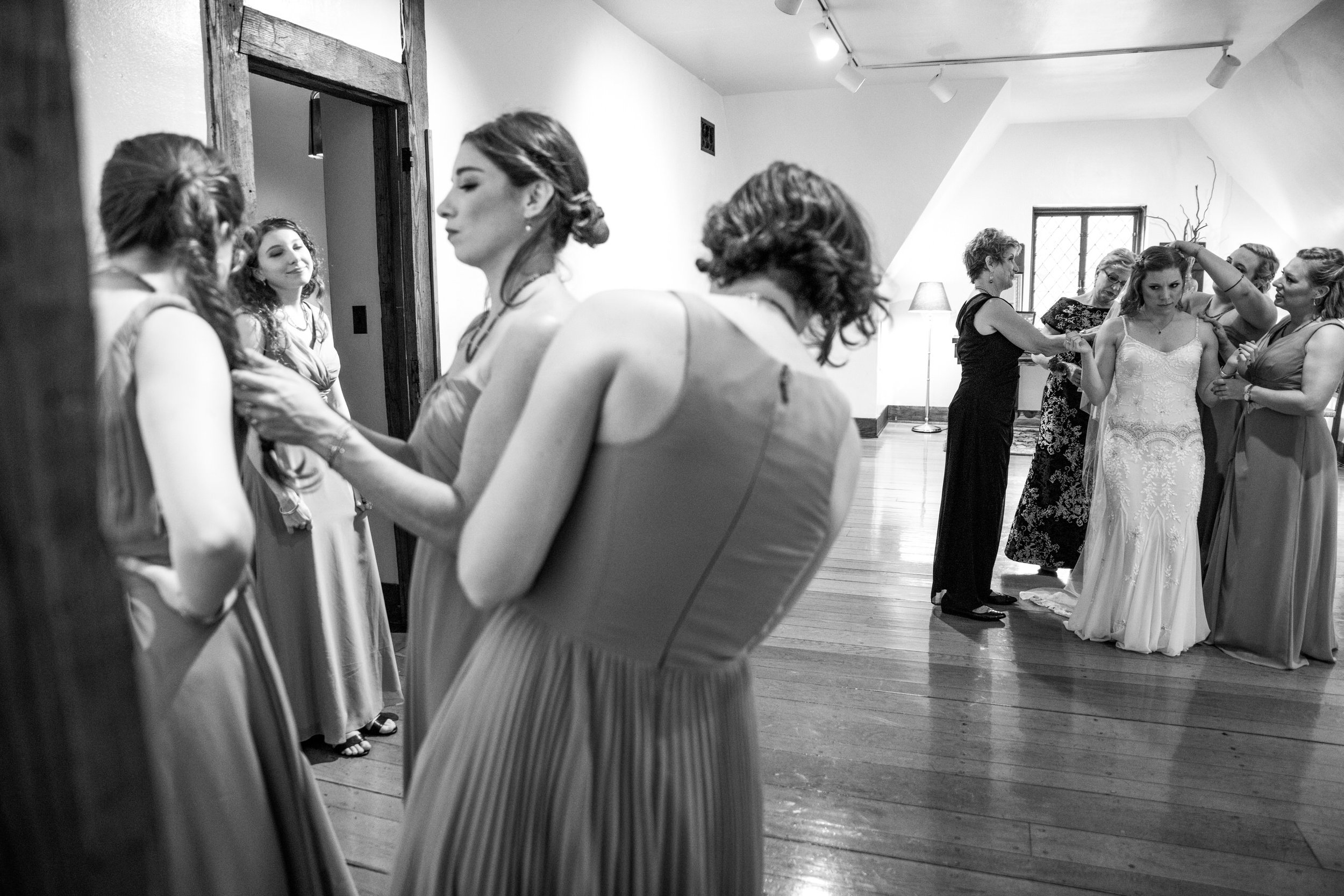 CloistersCastleWedding-Gabi&Phil-GettingReady-24.jpg
