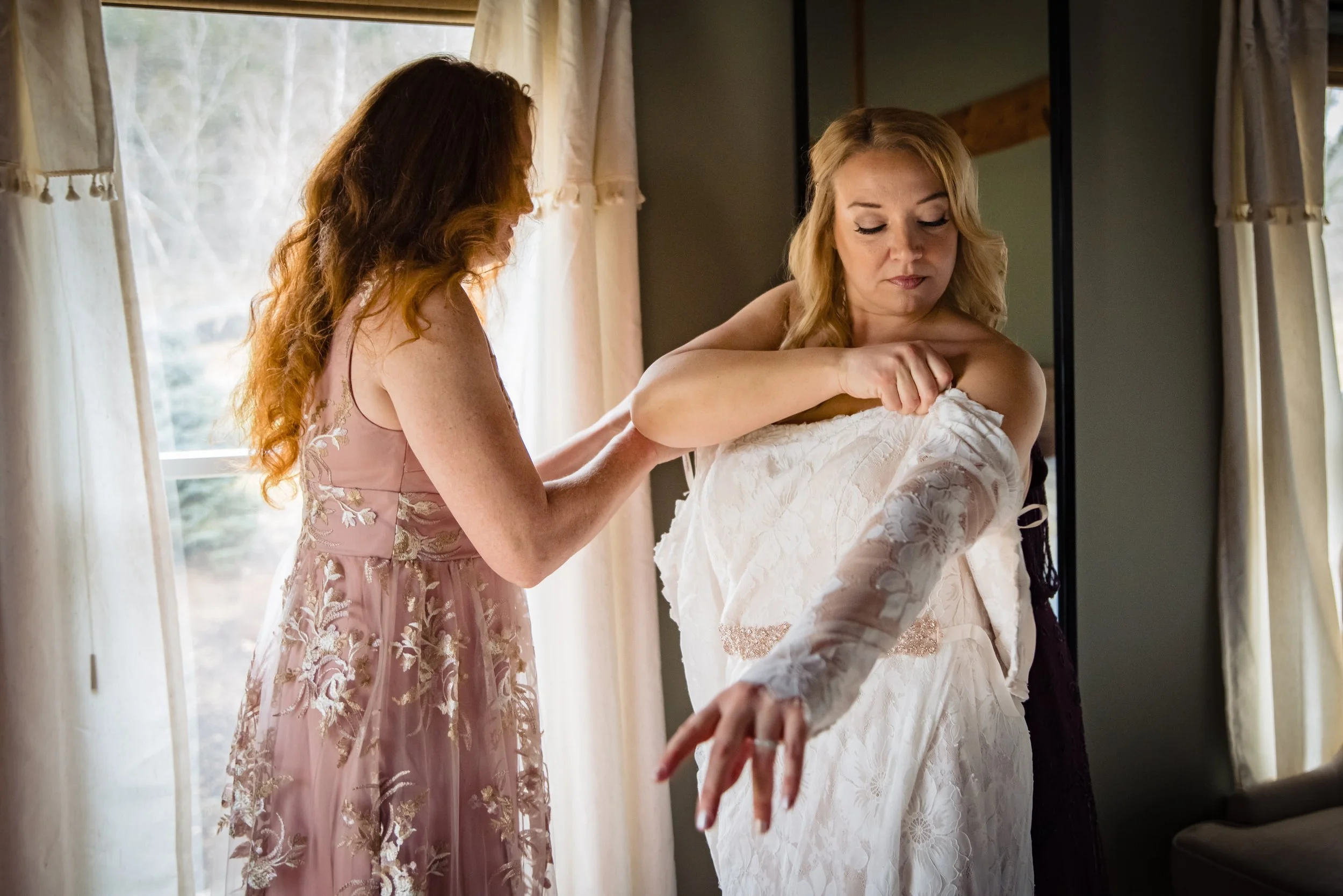 Backyard_New_York_Elopement_Jess&Chris_Getting_Ready-6292.jpg