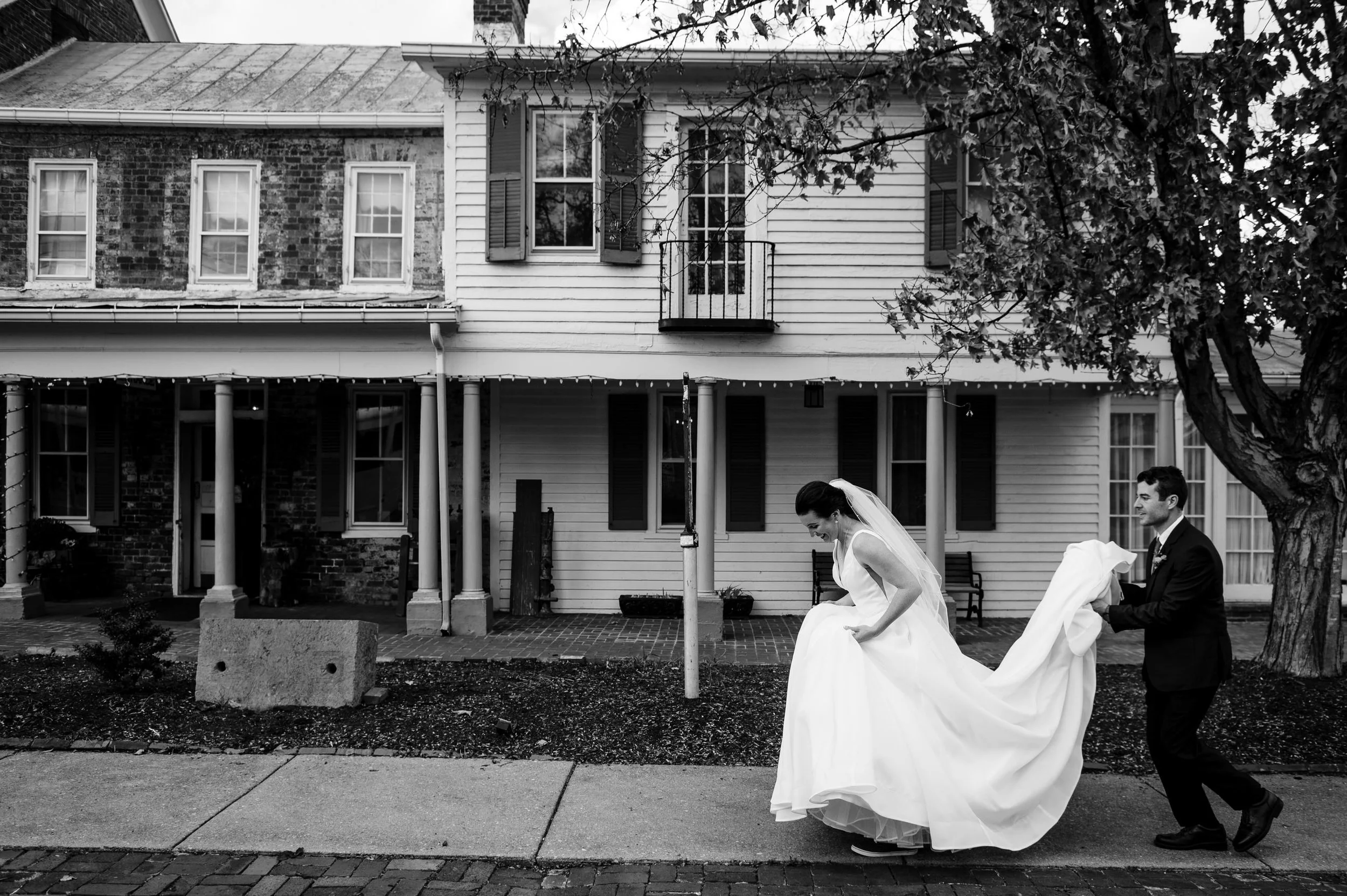 Cloverdale_Barn_Wedding_Virginia_Farm_Wedding_Lindsey&Brett_First_Look-2552.jpg