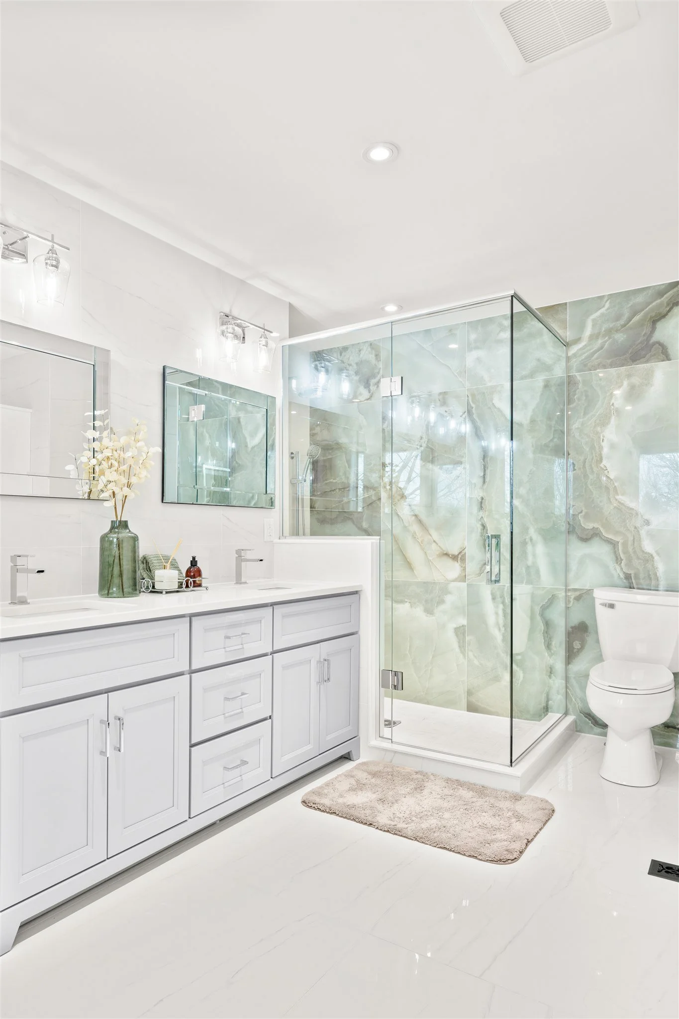 5 Ullswater Crescent Bathroom Reno - RealTour Media - 0011.jpg