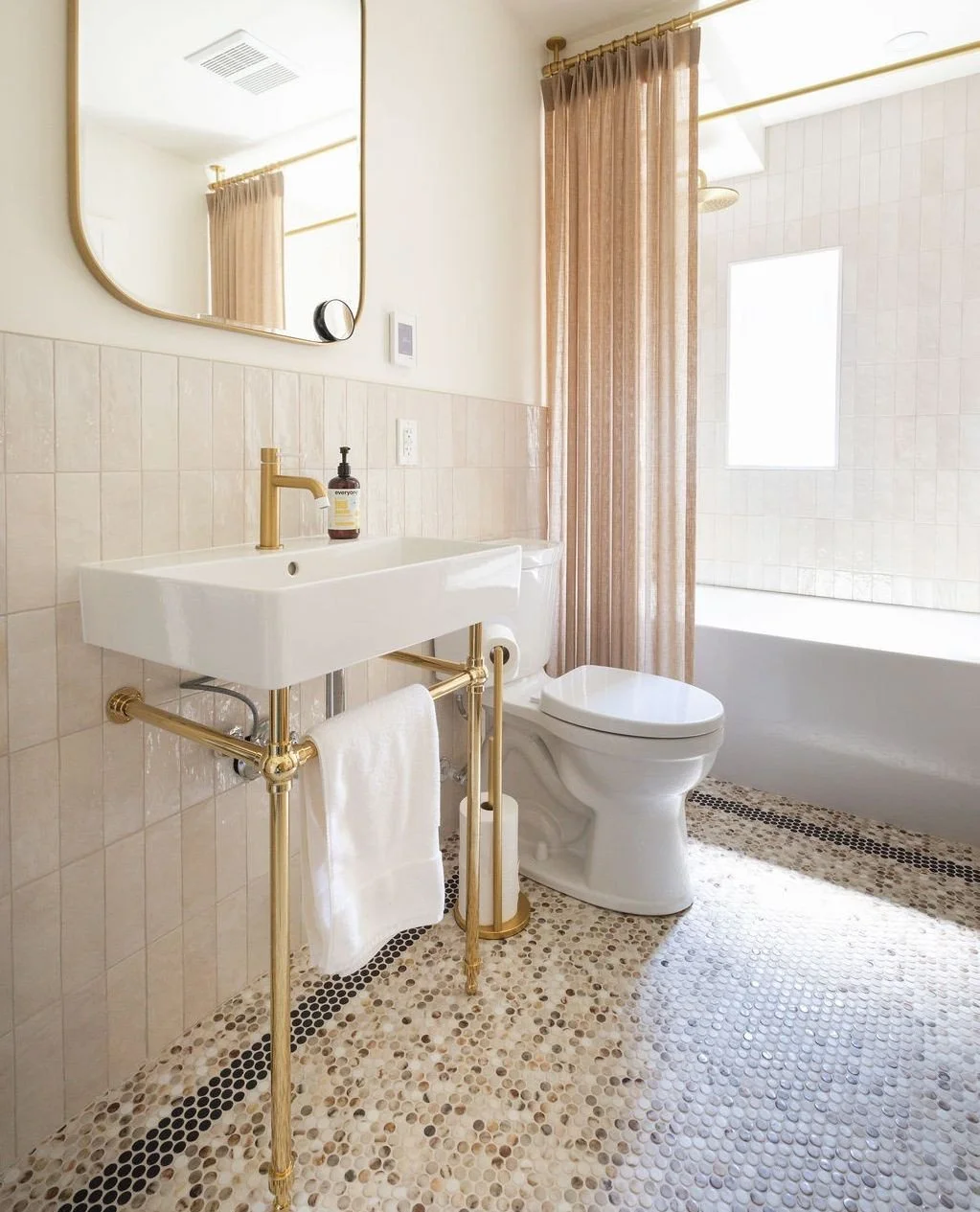 A bathroom fit for a stunning morning routine.⁠
⁠
Want to see more photos from this project? ⁠
Check out the full gallery at ➡️ goldlevel.ca/projects/byron⁠
⁠
📸 @salemefayad_photography