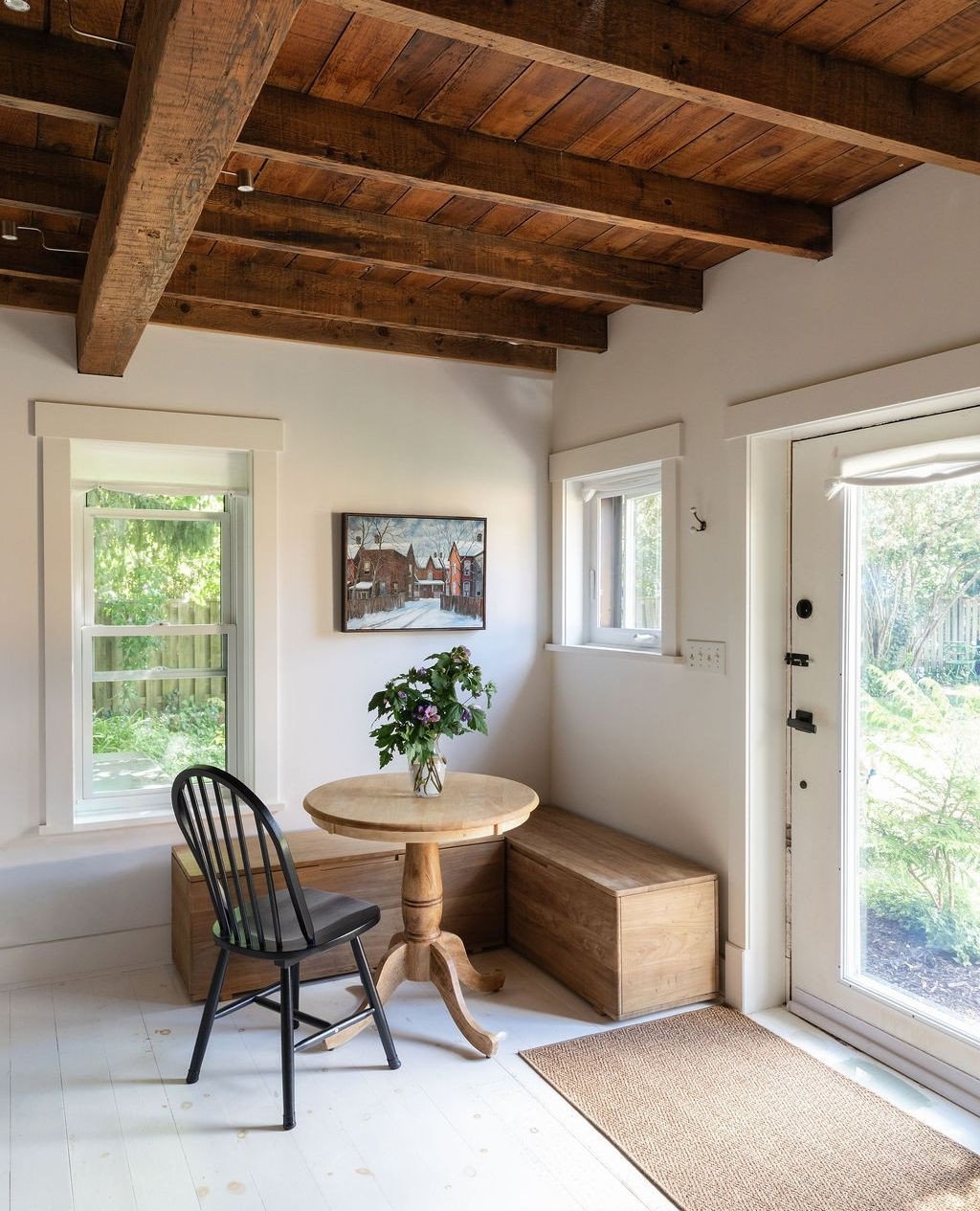 The dreamiest breakfast nook.⁠
⁠
Spaces like this don&rsquo;t happen by chance. They take thoughtful planning, careful execution, and deep respect for the home at every stage. See more images from this splendid space at goldlevel.ca/projects/byron